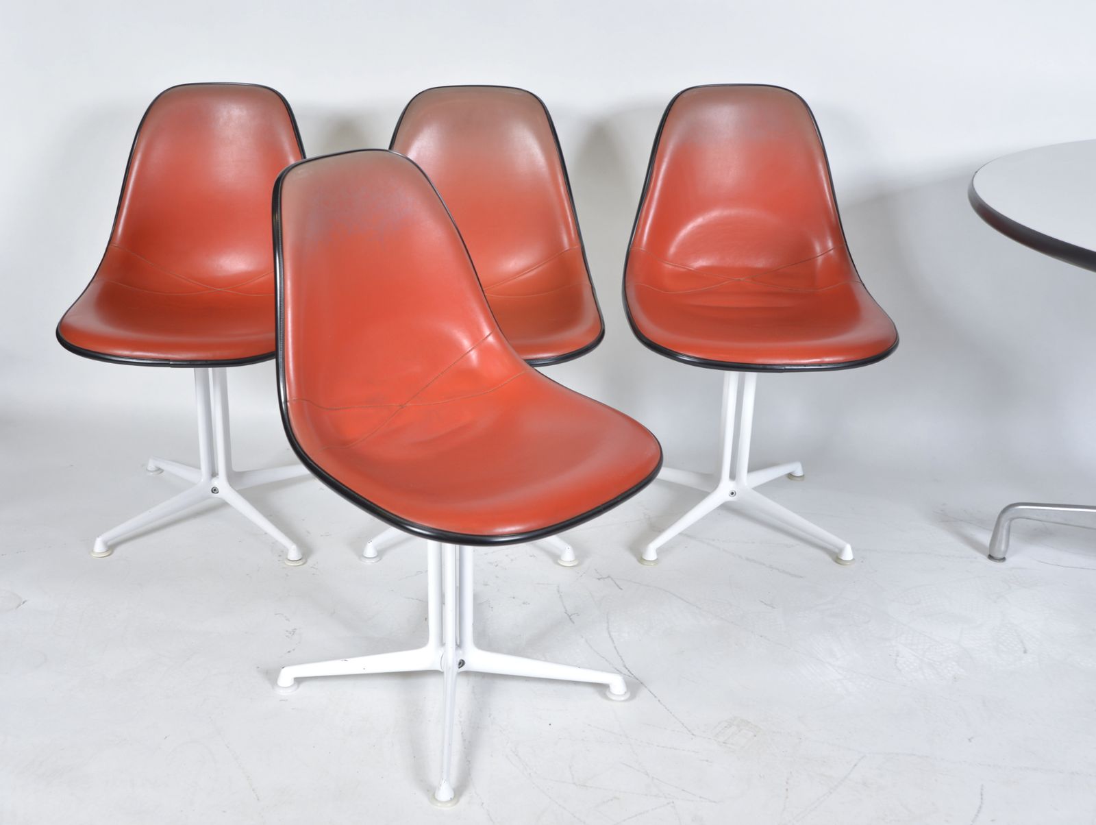 photo furniture Midcentury Charles & Ray Eames Herman Miller Dining Room Set 4 X La Fonda Chairs & Table