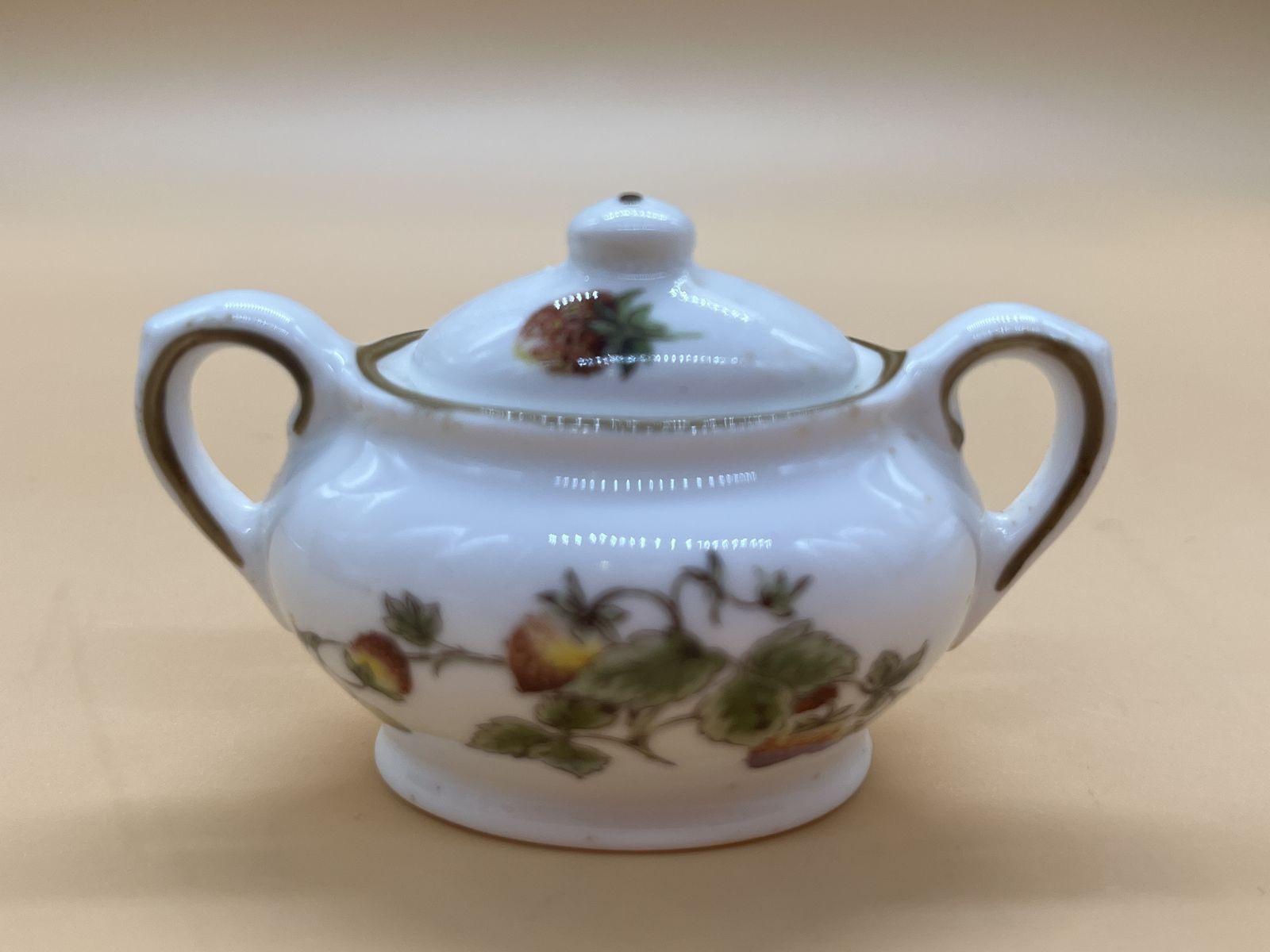 Coalport China Strawberry Miniature 8 Piece Display Tea Set. Teapot, Creamer, Sugar & 1 Trio. photo 75.0