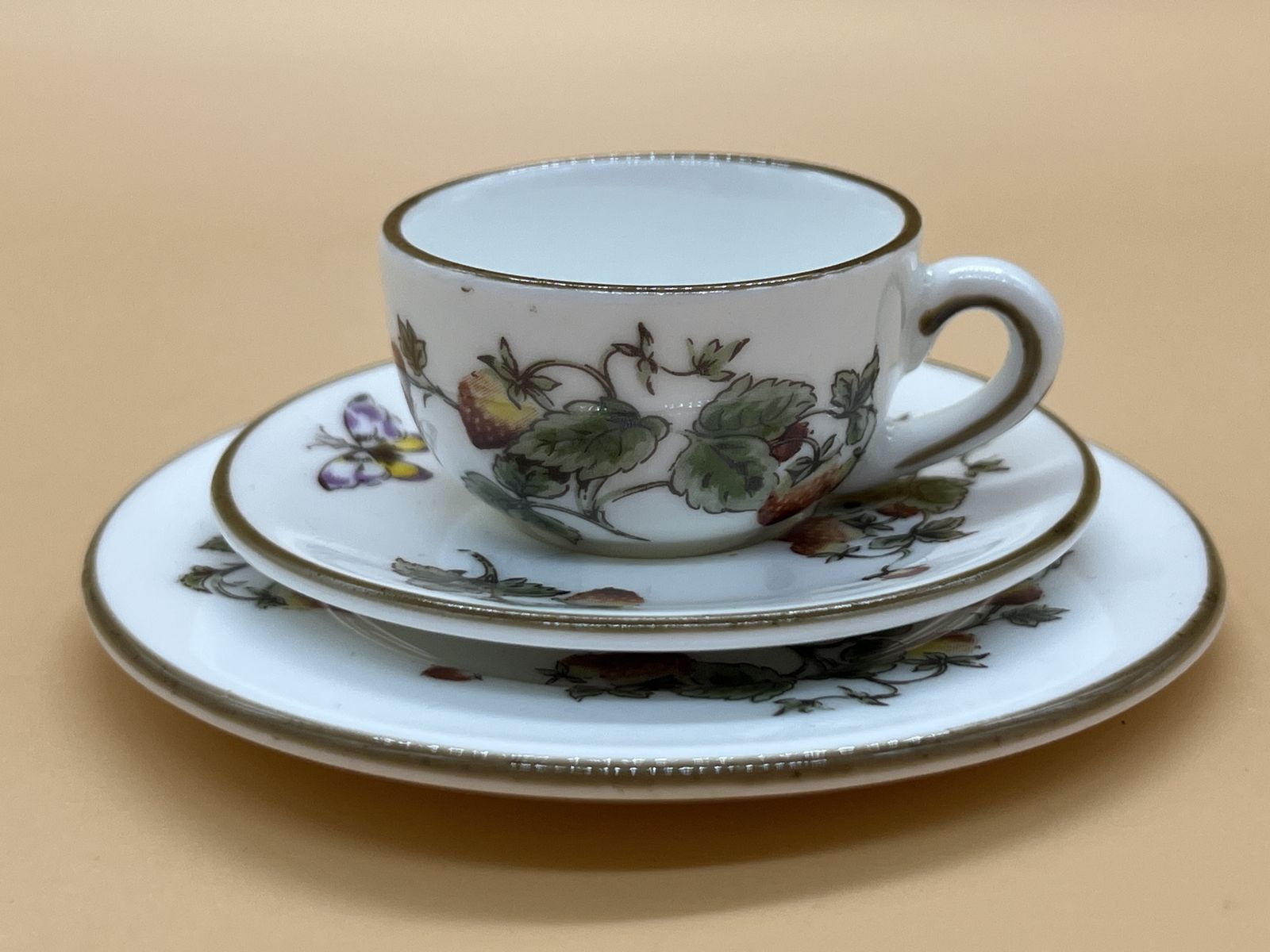 Home Decor Coalport China Strawberry Miniature 8 Piece Display Tea Set. Teapot, Creamer, Sugar & 1 Trio. photo