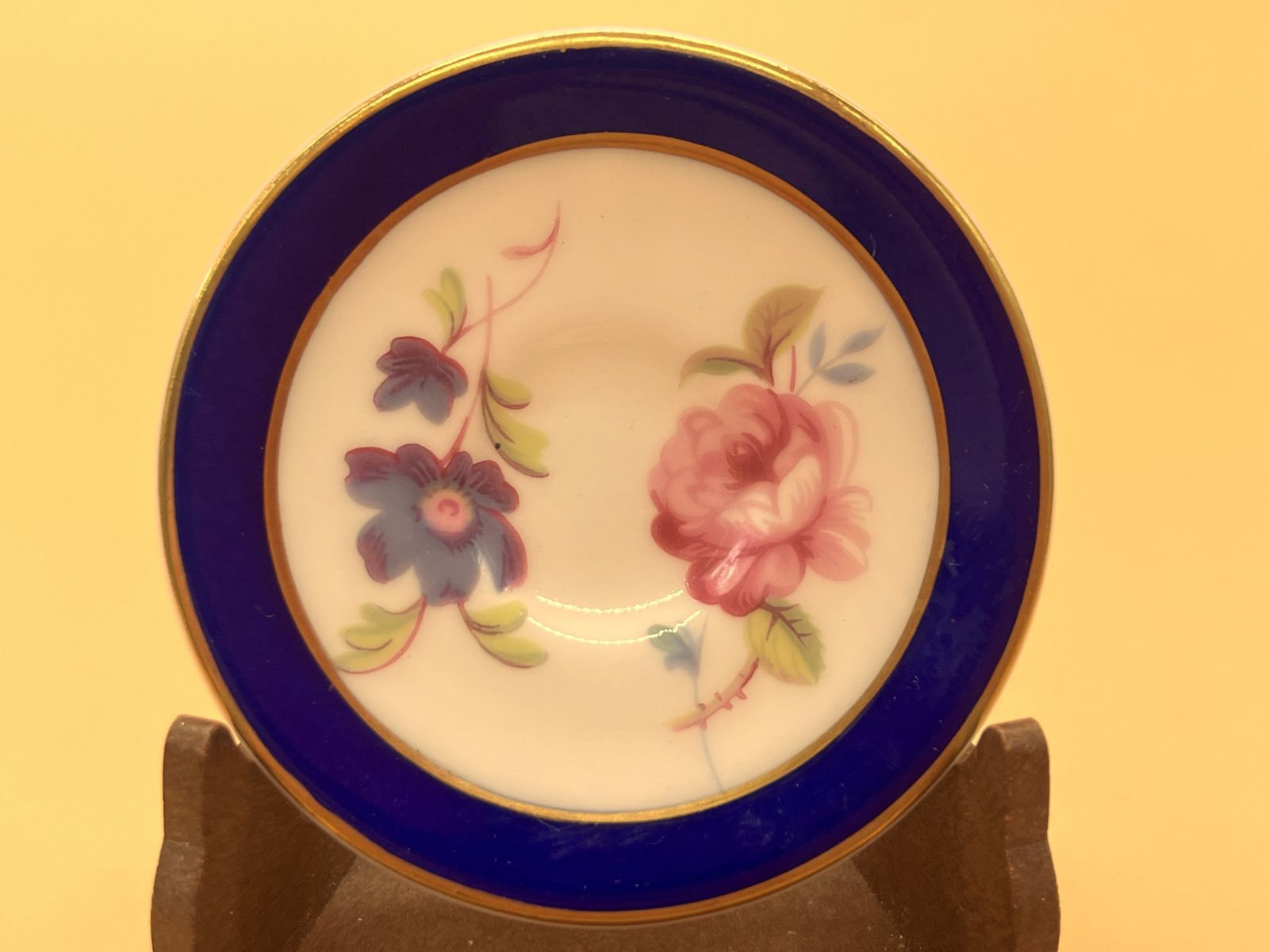 photo furniture Coalport China Titania Miniature Display Tea Set. Teapot, Creamer, Sugar, Tea Cup, Saucer & Side Plate Trio.