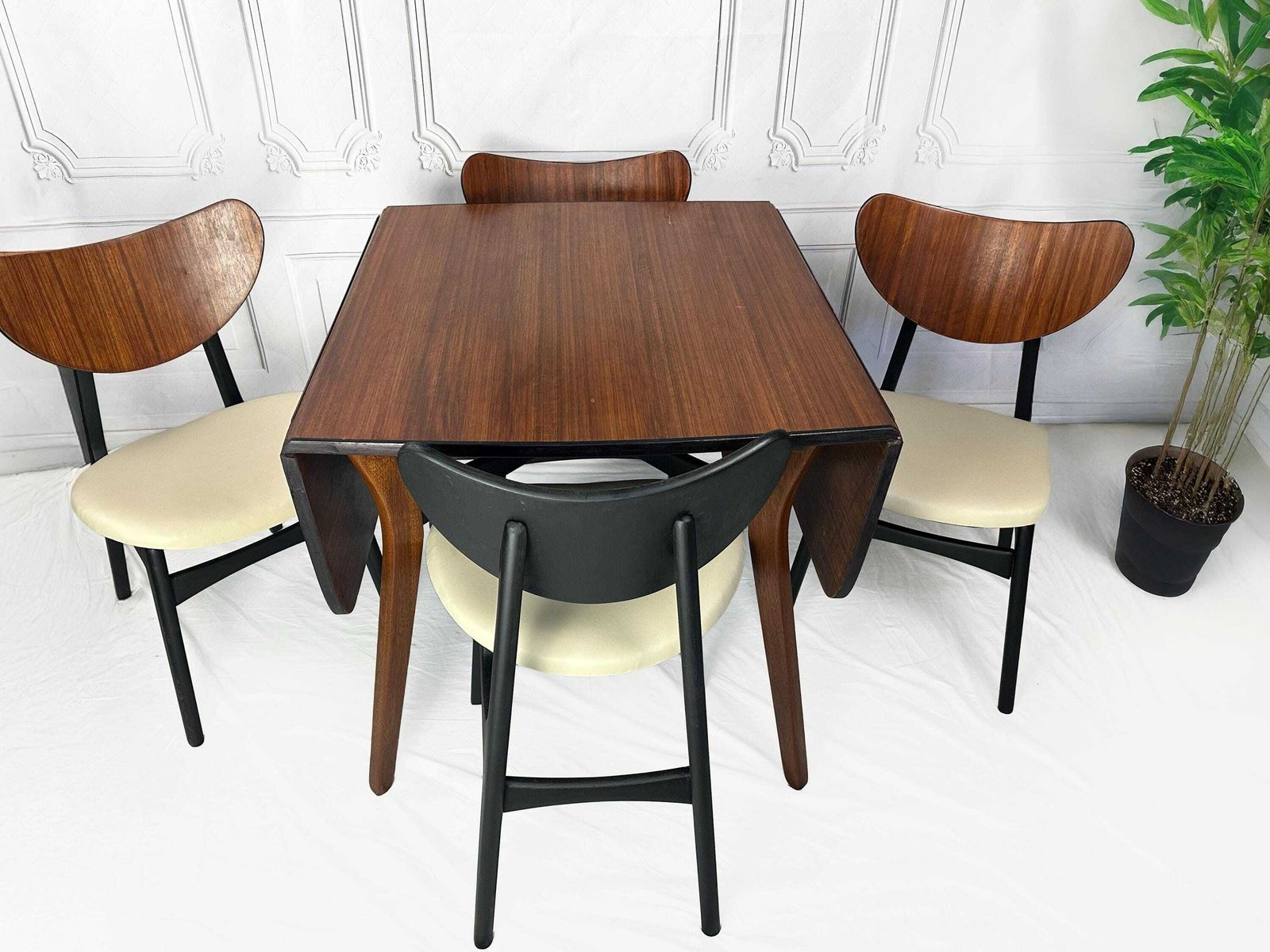 Mid Century Butterfly Dining Table With Four Reupholstered Butterfly Chairs From G Plan, United Kingdom, 1950s