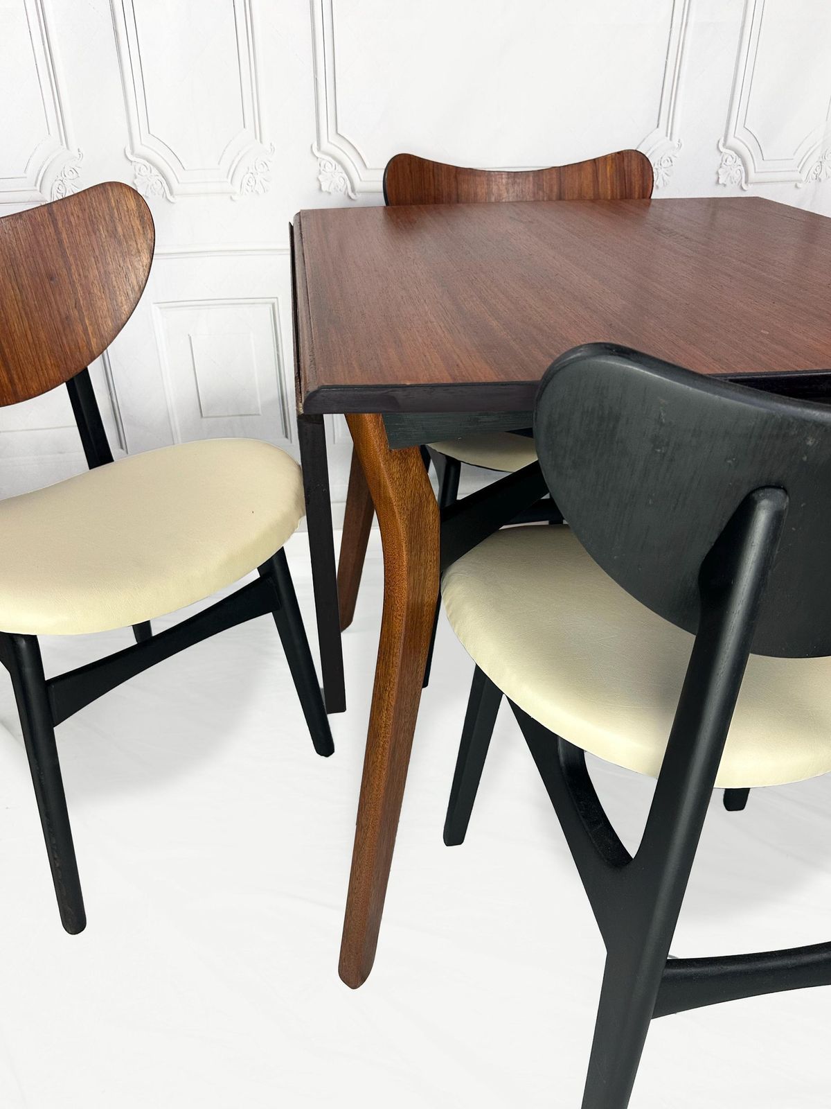 Mid Century Butterfly Dining Table With Four Reupholstered Butterfly Chairs From G Plan, United Kingdom, 1950s photo vintage