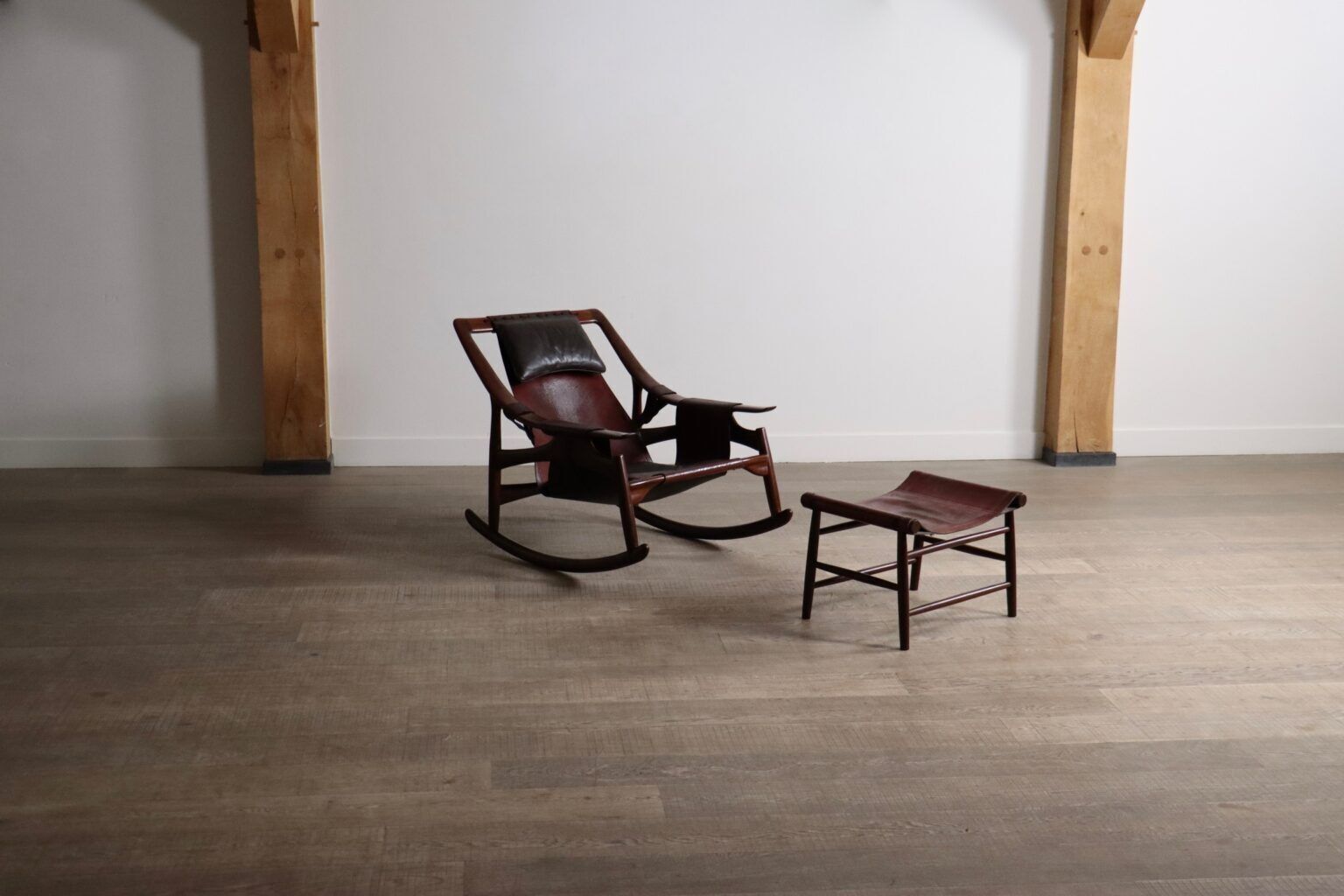 Liceu De Artes E Oficios Schommelstoel Met Voetenbank Brazilië Jaren 1960 photo furniture