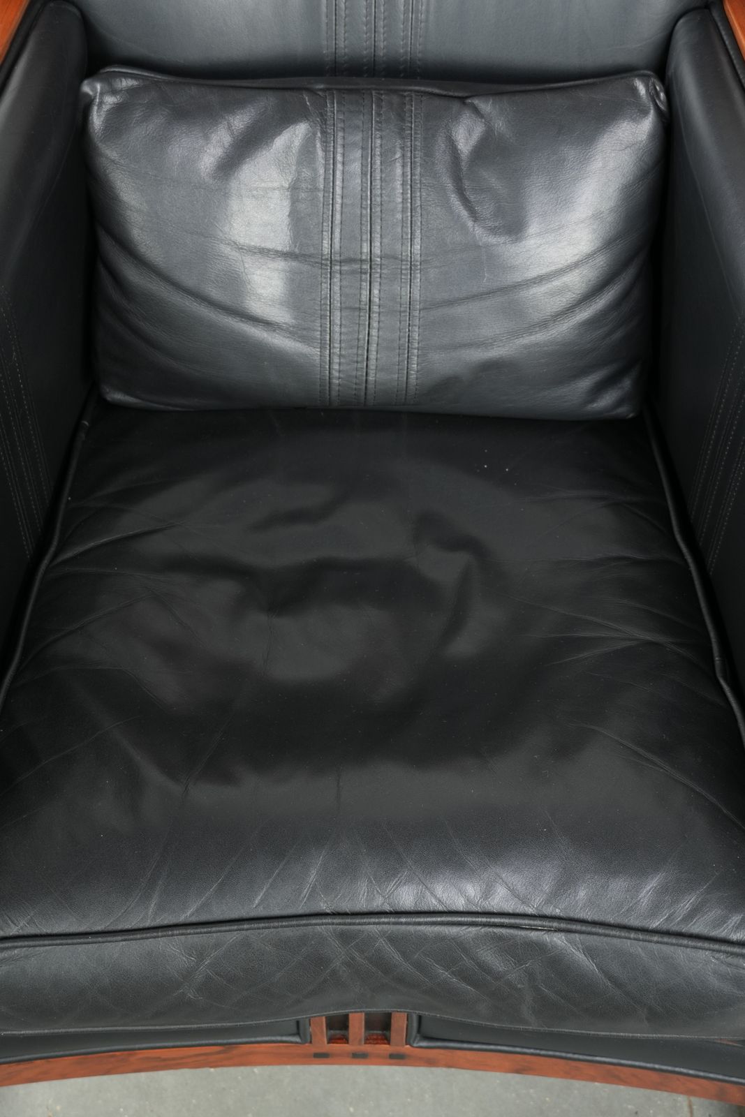 In Good Condition Black Leather Art Deco Schuitema Design Armchair From The Decoforma Series photo vinterior