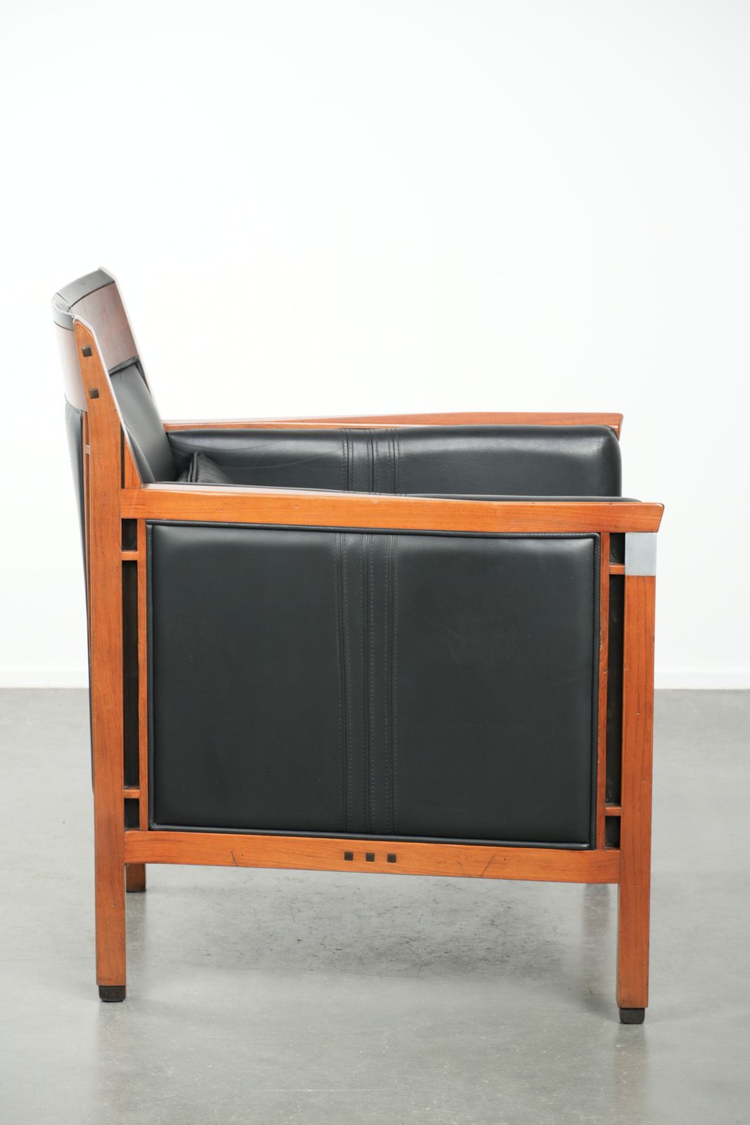 Black Leather Art Deco Schuitema Design Armchair, In Good Condition, From The Decoforma Series photo for sale