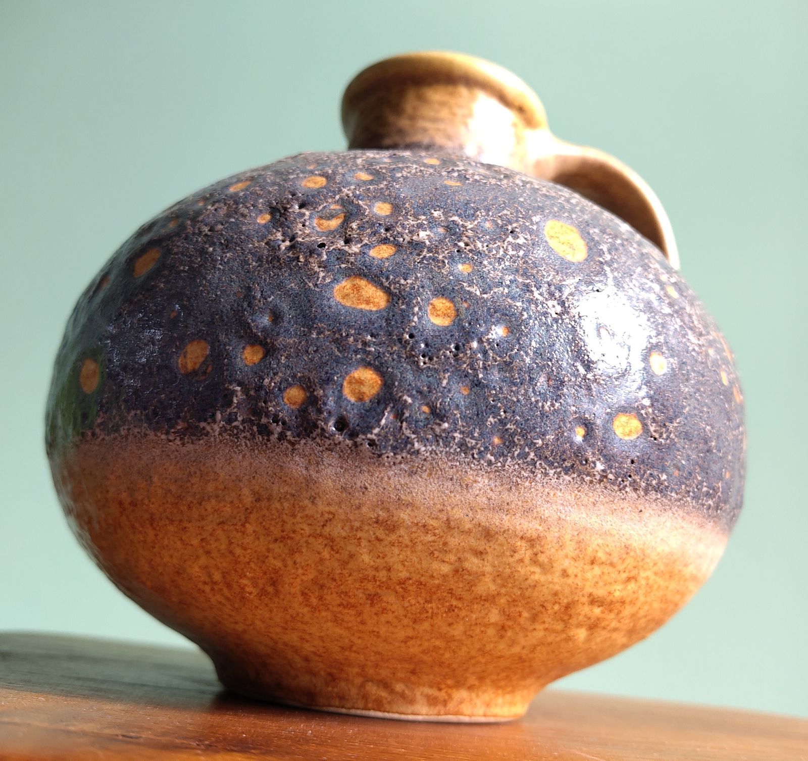 Jasba 30113‑18 Mid‑Century Fat Lava Vase (18 Cm) — Ochre & Grey Volcanic Glaze, Cinematic Retro‑Sci‑Fi Aesthetic photo vinterior
