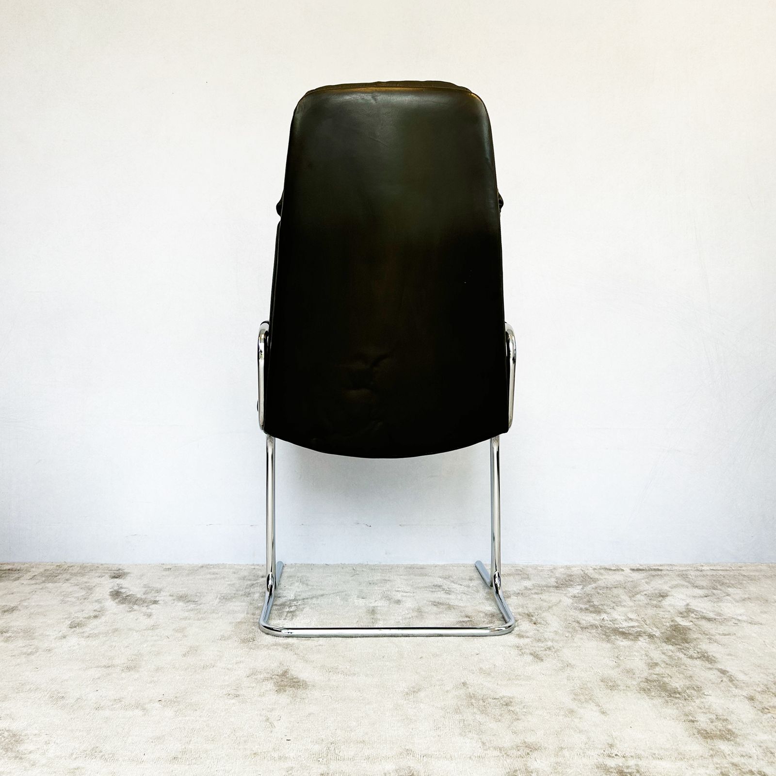 photo for sale Eleganza Cantilever Armchair By Tim Bates For Pieff, Chrome And Leather, 1970s