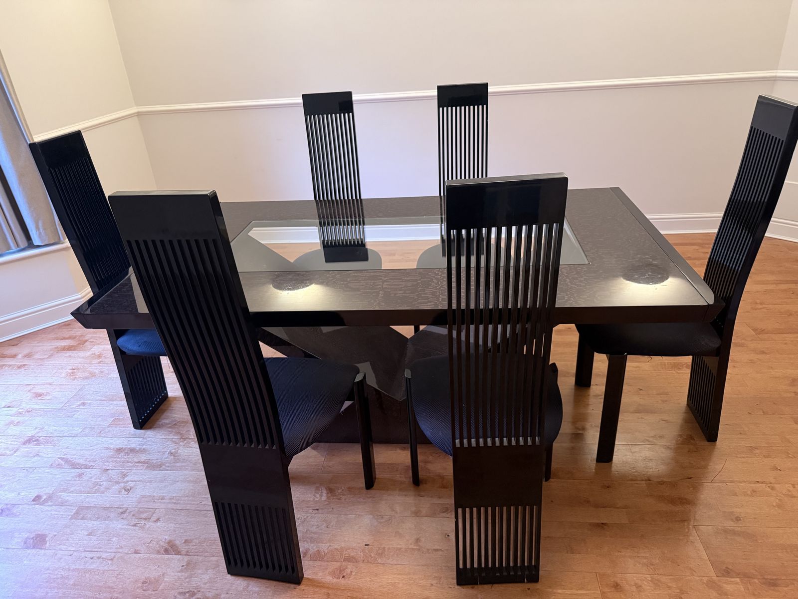 Kesterport Manhattan Dining Table & 6 Chairs Dining Room Suite