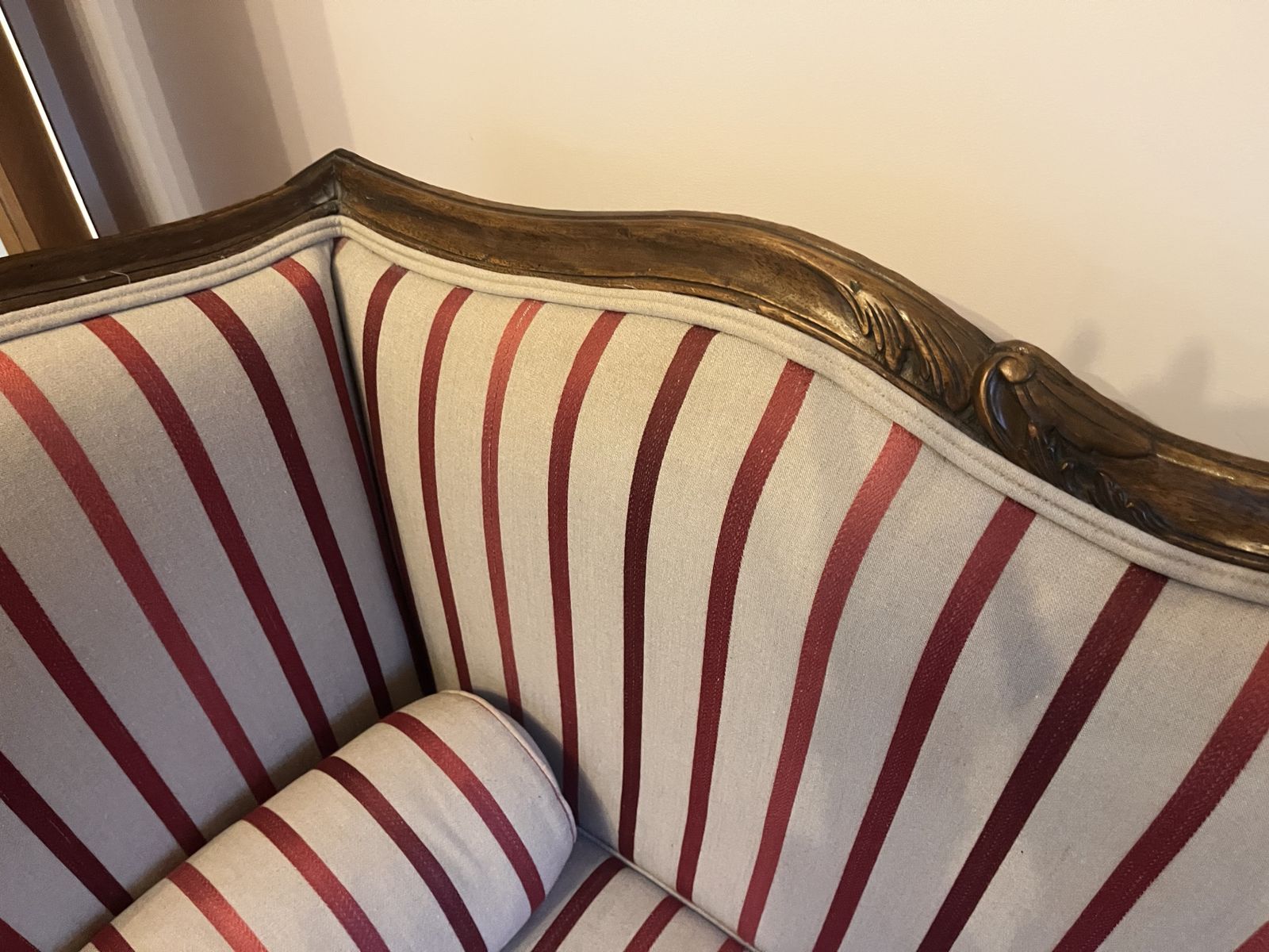 French Style Carved Wood Sofa / Canapé photo Furniture