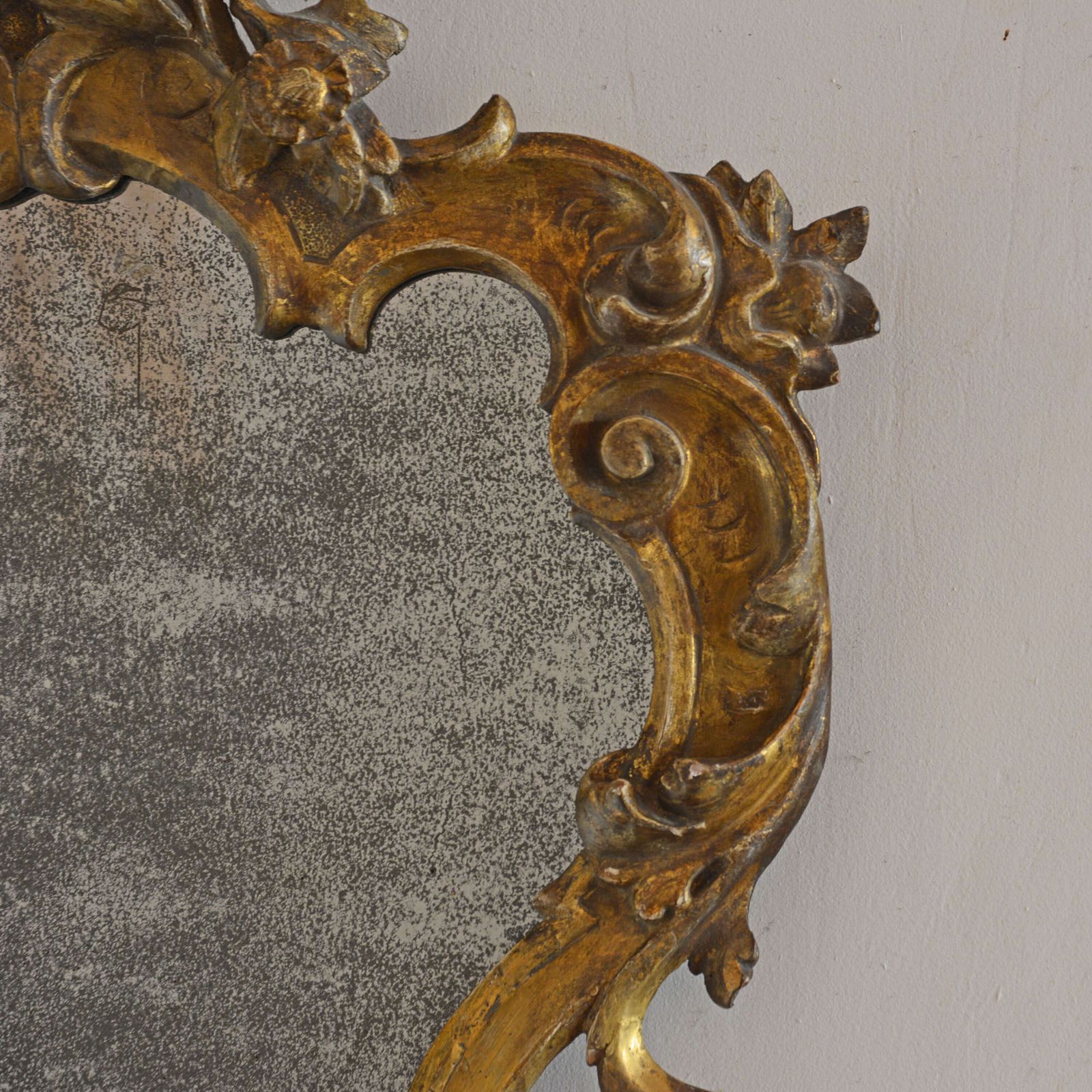 18th Century Italian Gilt Mirror Of Cartouche Form photo Home Decor