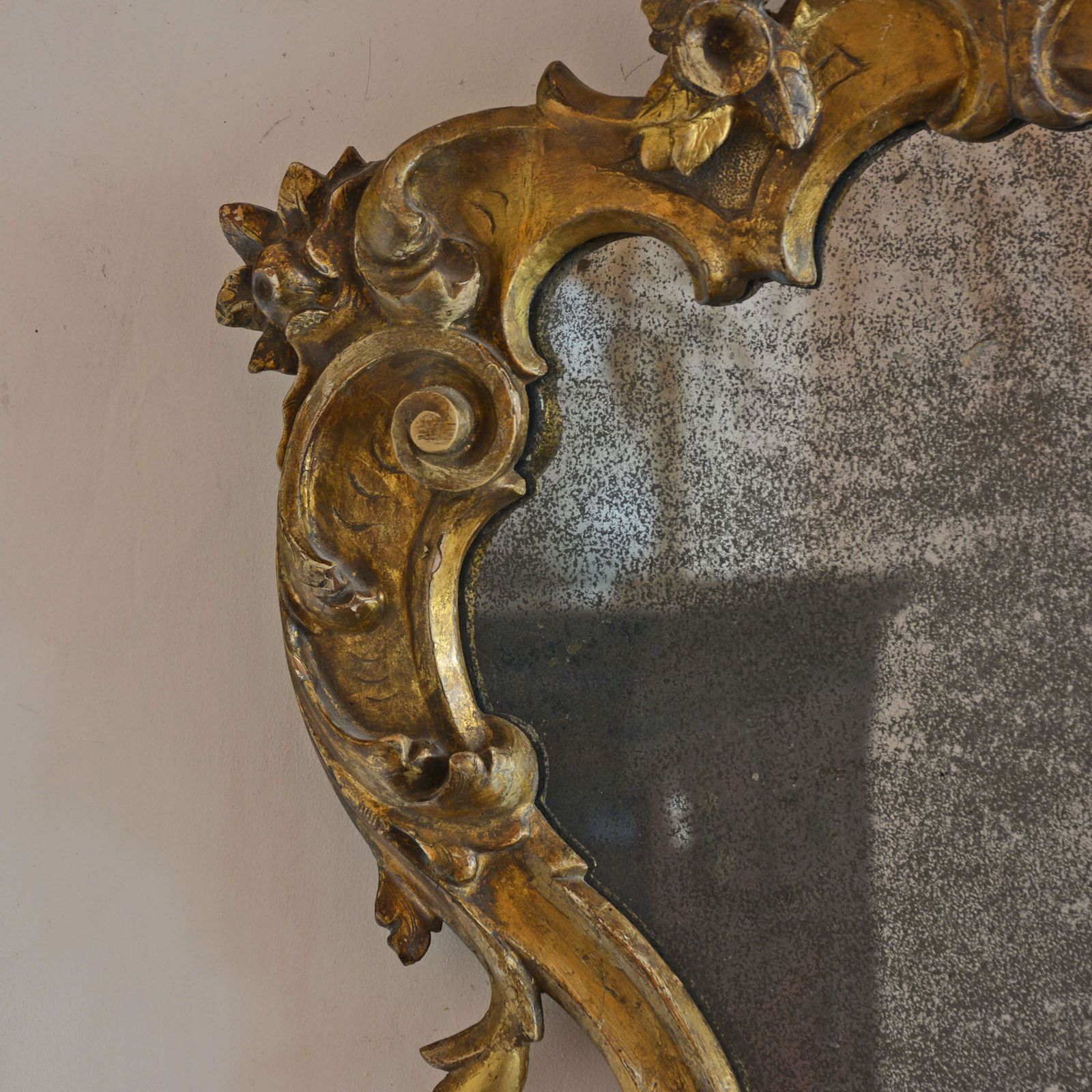 18th Century Italian Gilt Mirror Of Cartouche Form photo 1850.0
