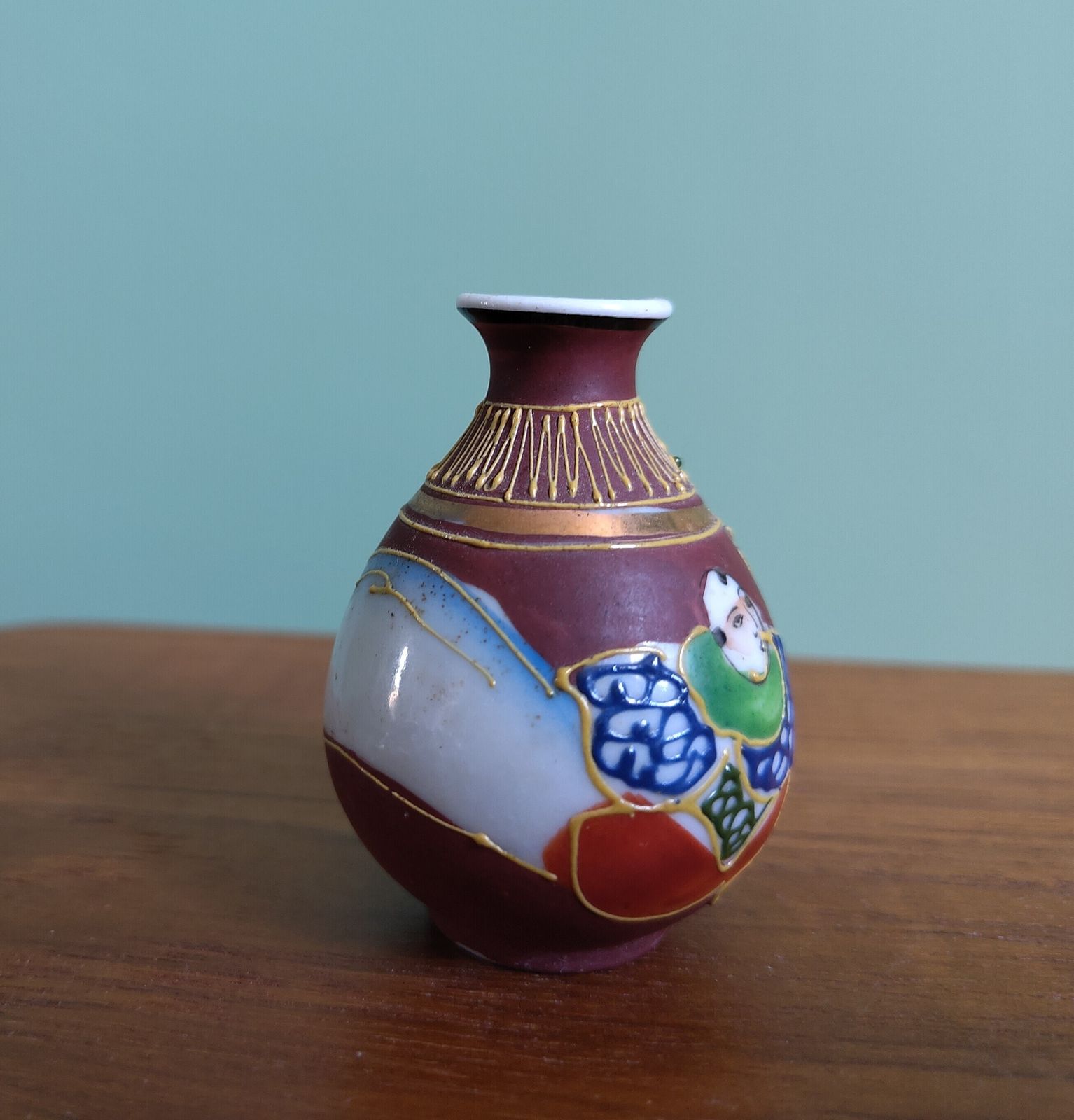 Republic‑Period Chinese Miniature Solifleur Vase (C. 1920s–1940s)  Finely Painted Figures • Bright Gold Detailing • Distinctive Studio Mark photo Art