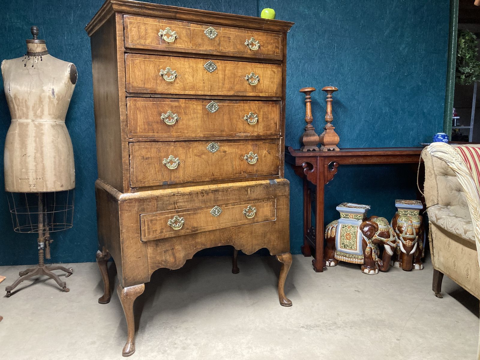 photo furniture A Fine Country House Geogian Walnut Chest On Stand