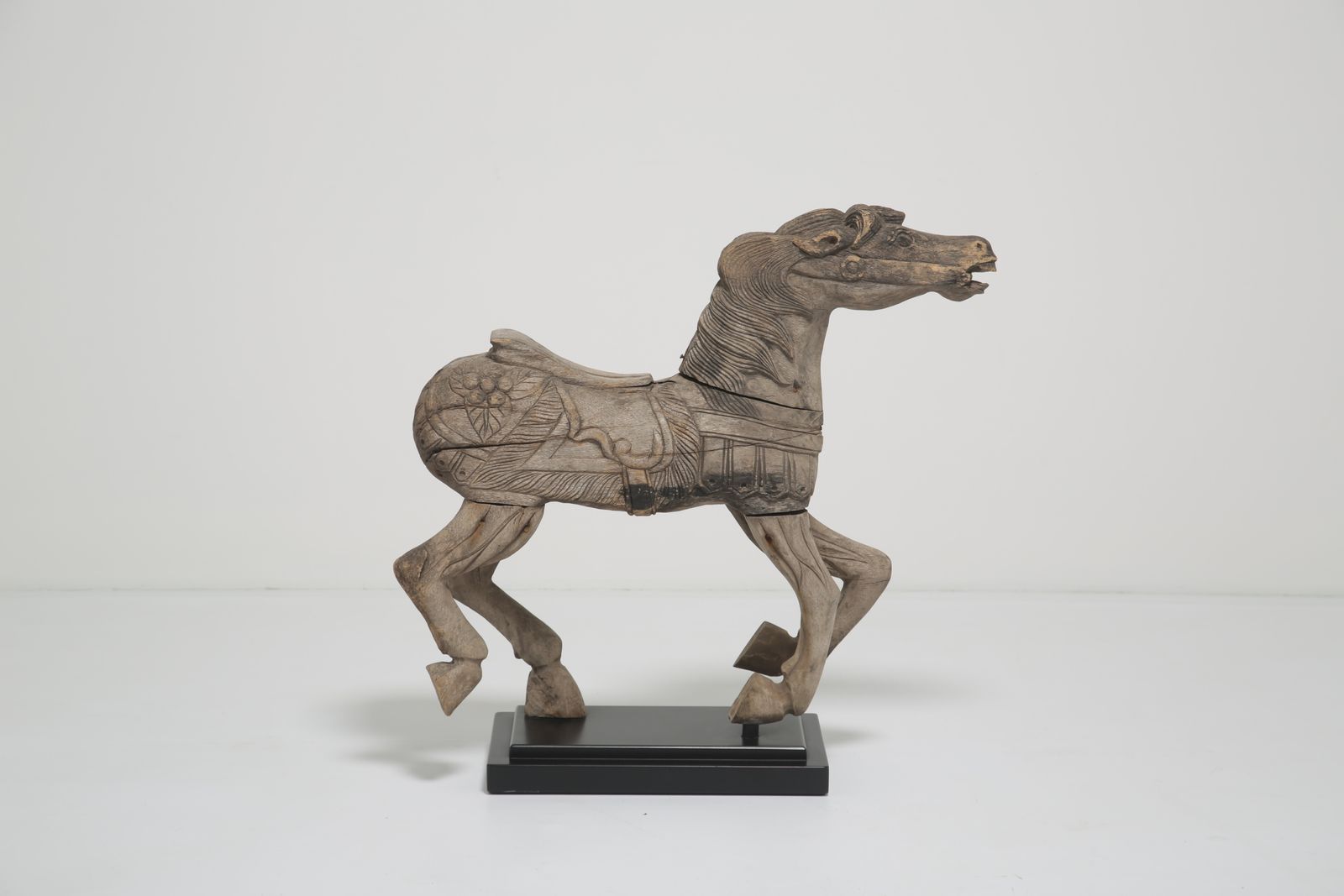 photo vinterior 19th Century Antique Carved Wood Carnival Carousel Horse On Plinth