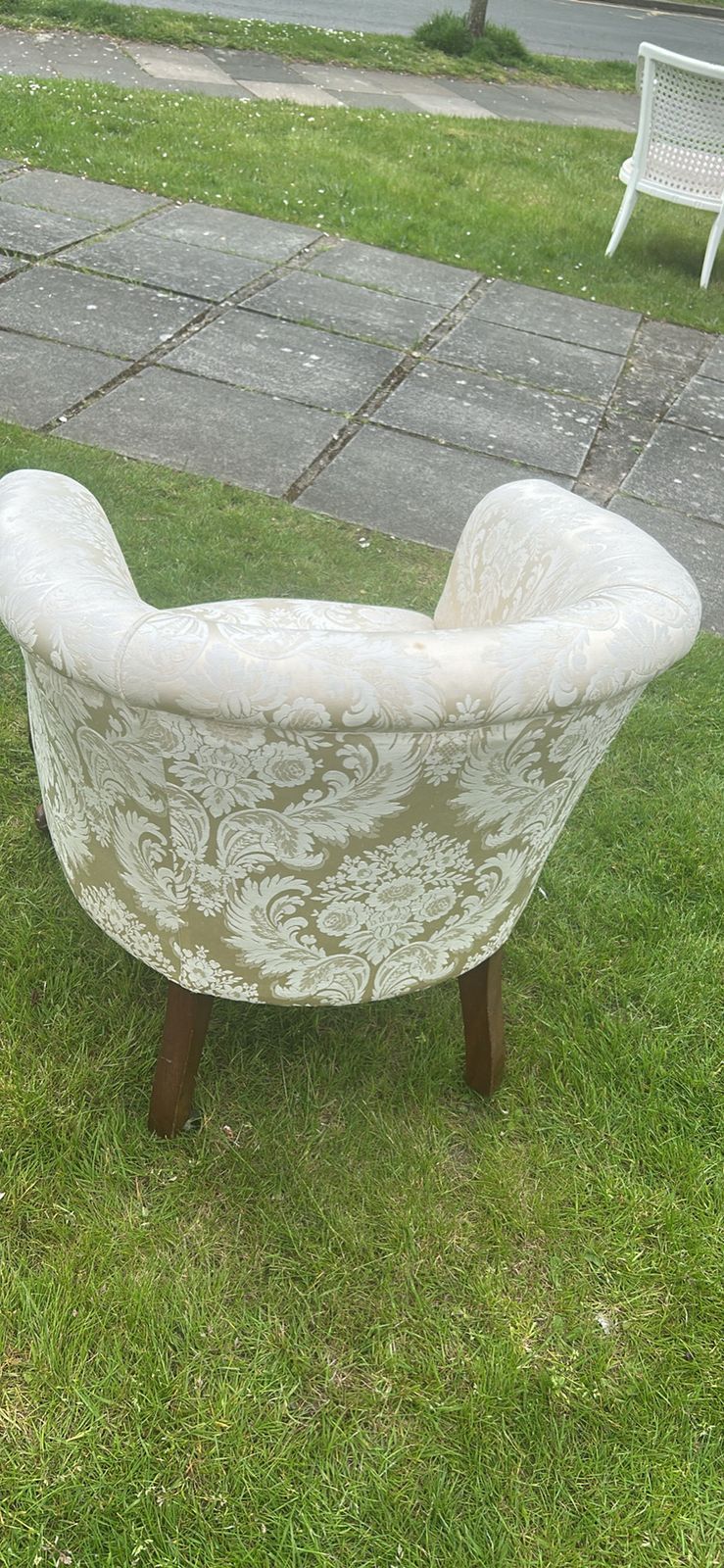 Spoon Shaped Back Victorian Mahogany And Cream Damask Chair photo 195.0