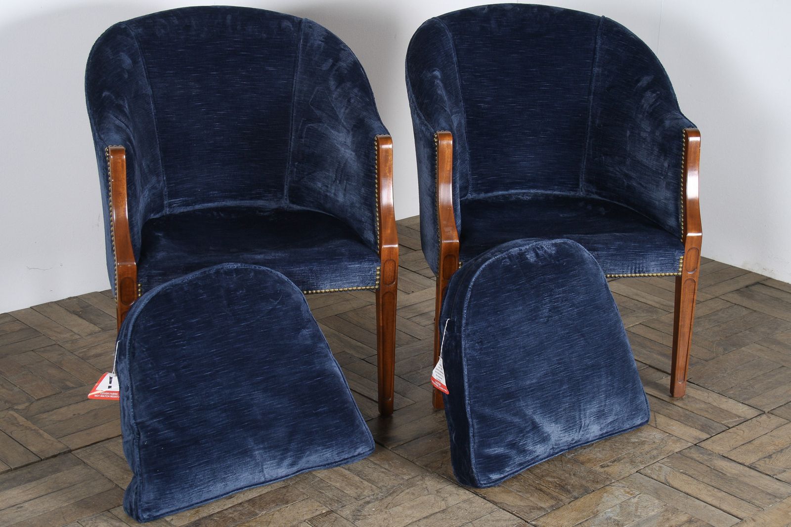 photo vinterior A Pair Of Arthur Brett Tub Chairs In Navy Blue 1980s – Fine English Furniture