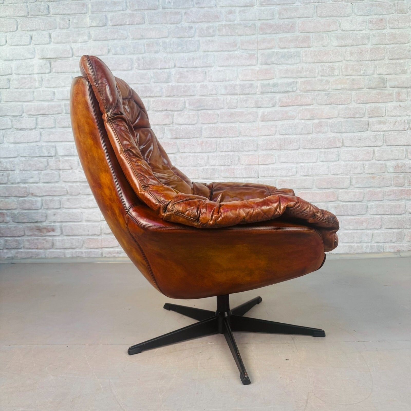 Vintage Danish H.W. Klein Egg Chair By Bramin Tan Leather Swivel Mid Century photo vintage