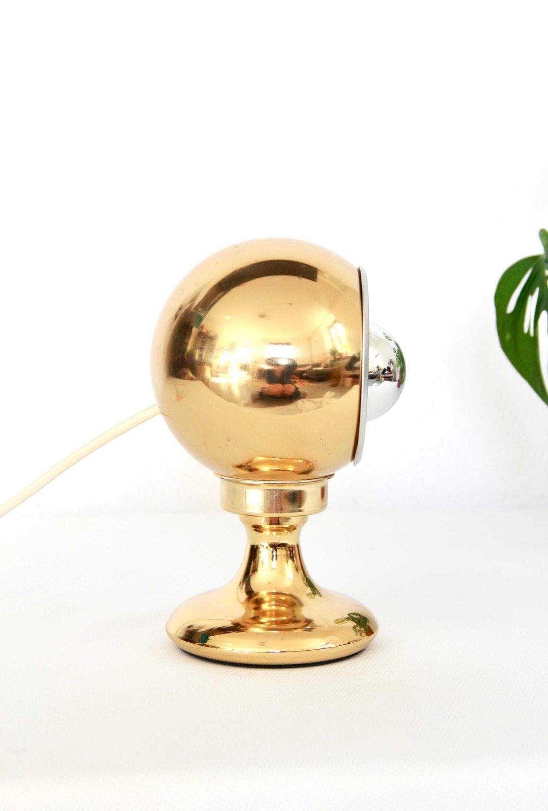 Aurelia, Vintage Gold Space Age Eye Ball Table Lamp, Italy, 1970s photo Lighting