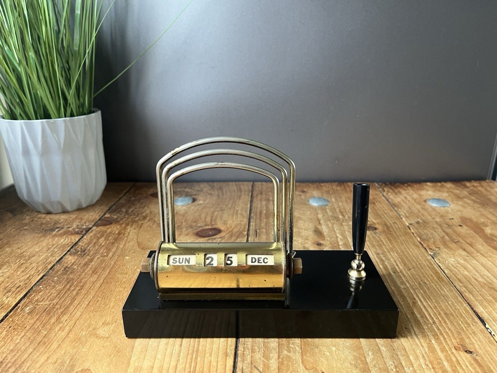 Art Deco Brass Marble Base Perpetual Desk Calendar Letter Rack Pen Holder Office photo furniture