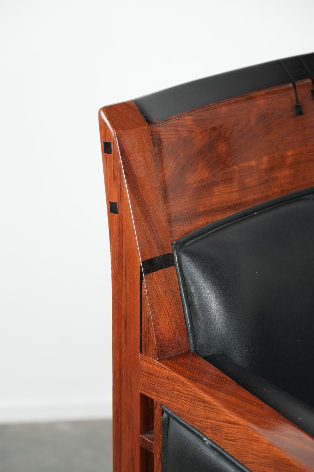 photo for sale Zwarte Leren En Houten Design Art Deco Fauteuil Van Schuitema Uit De Decoforma Serie