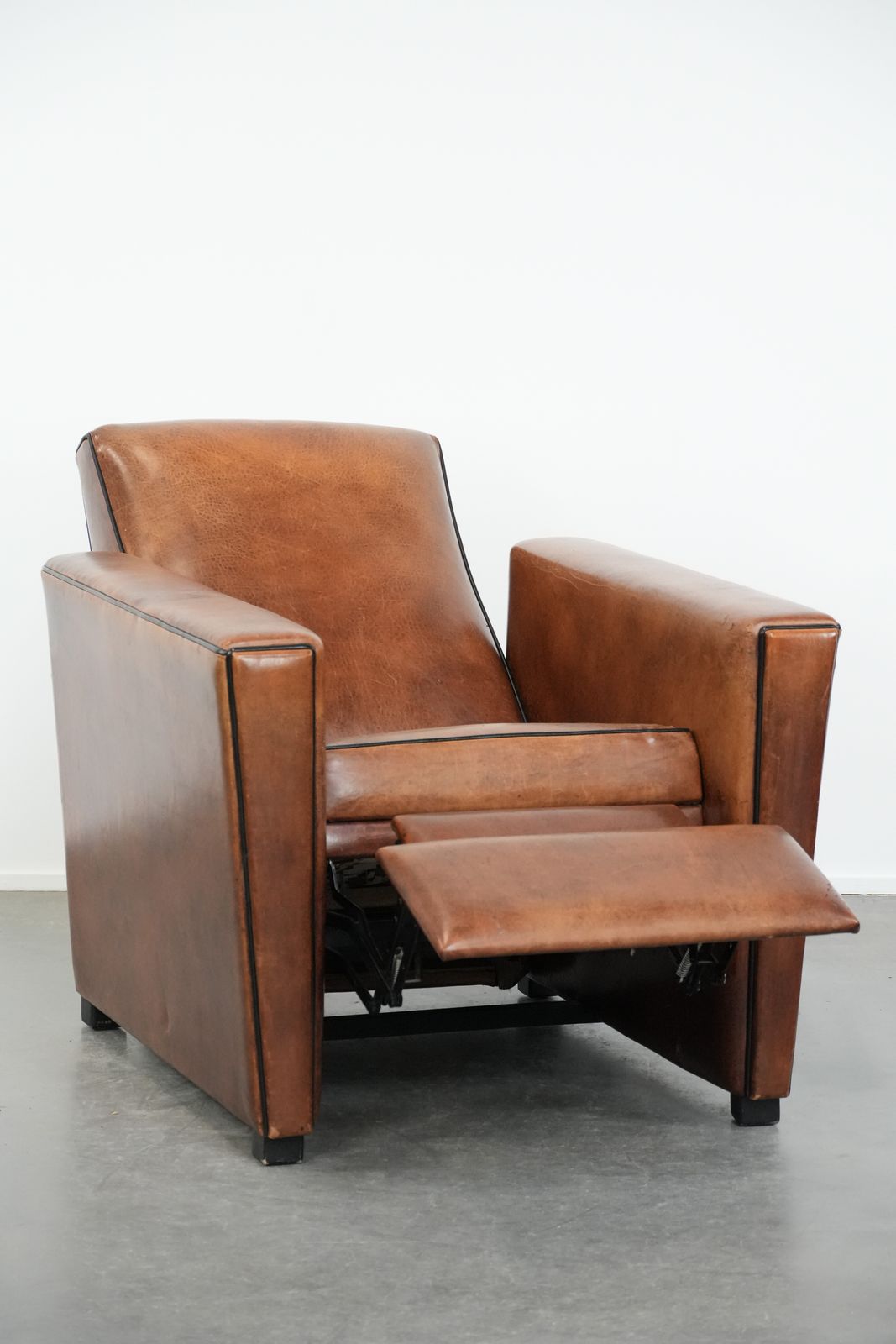 Comfortable And Adjustable Sheep Leather Relax Armchair With A Sleek Design, Beautiful Colors And A Beautiful Patina photo furniture