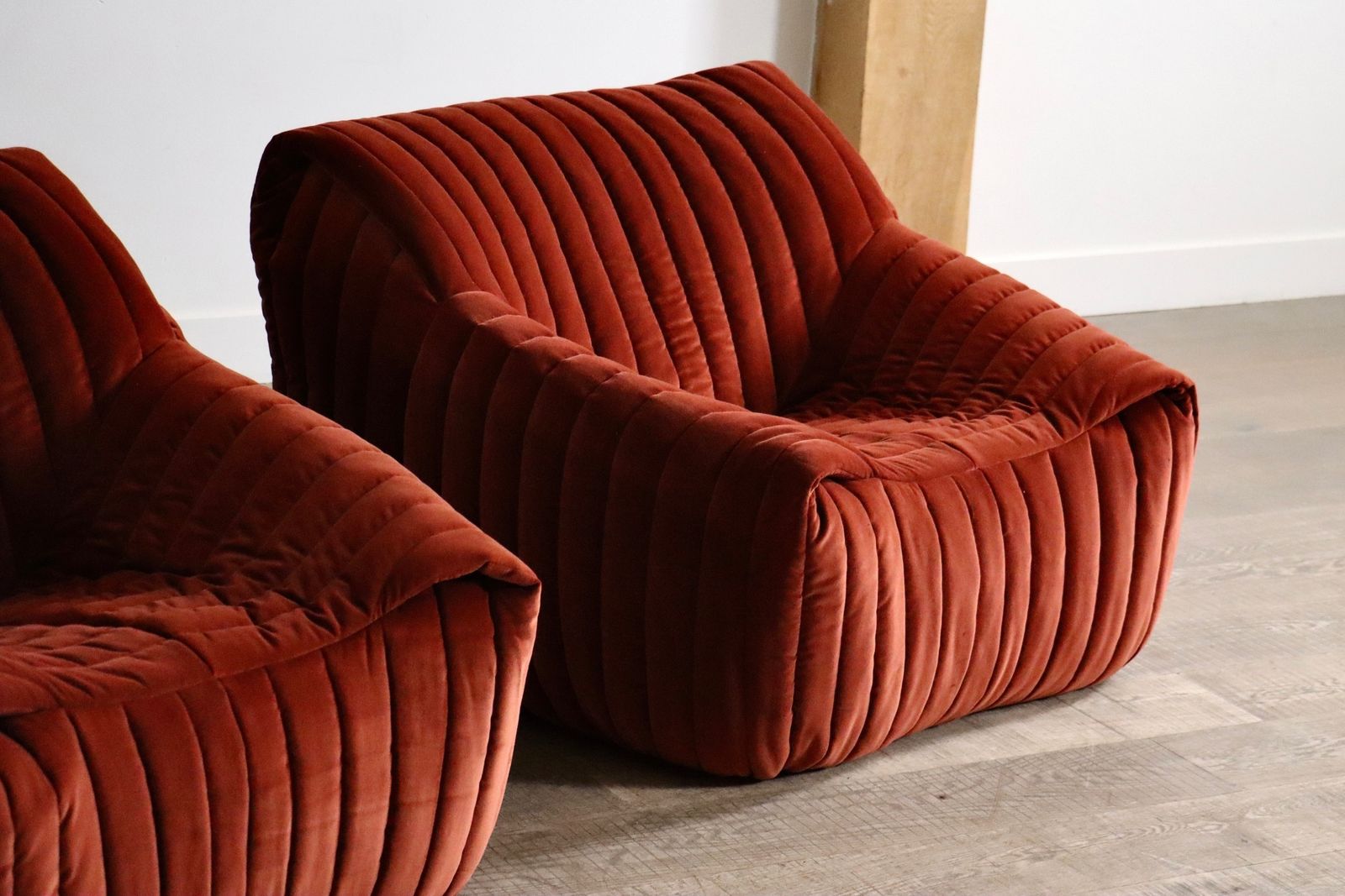 Cinna Sandra Lounge Chairs In Velvet Van Annie Hieronimus, Jaren 1970, Set Van 2 photo Meubels