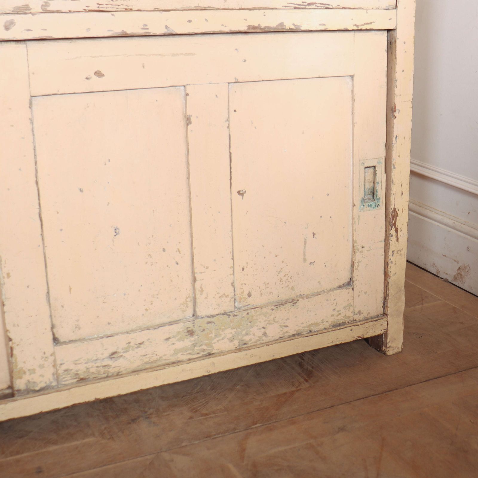 Monumental Country House Dresser Base photo vinterior