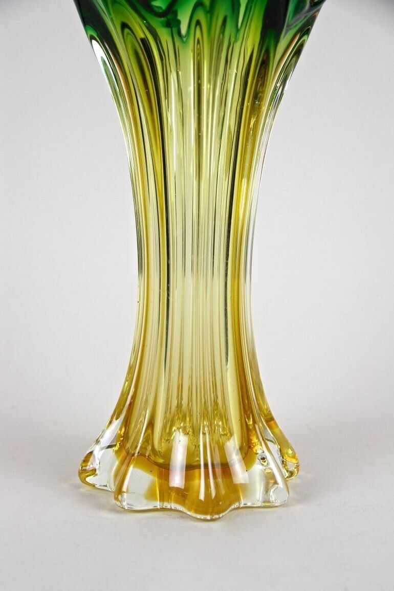 20th Century Murano Glass Vase Mid Century   Green/ Yellow, It Circa 1960/70 photo 690.0