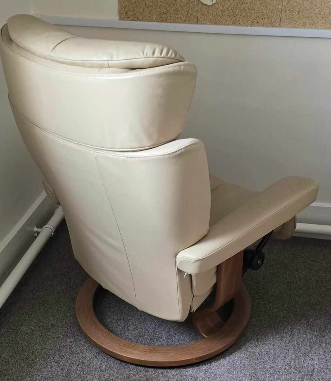 Ekornes Stressless Magic Leather Recliner Chairs & Stools. X2 Cream. photo for sale