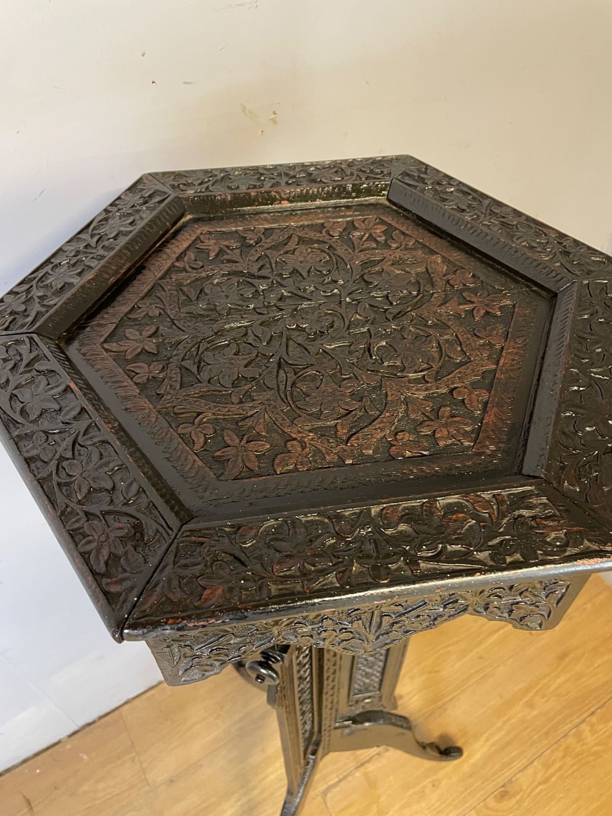 C19th Carved Anglo Indian Hardwood Stand photo vinterior