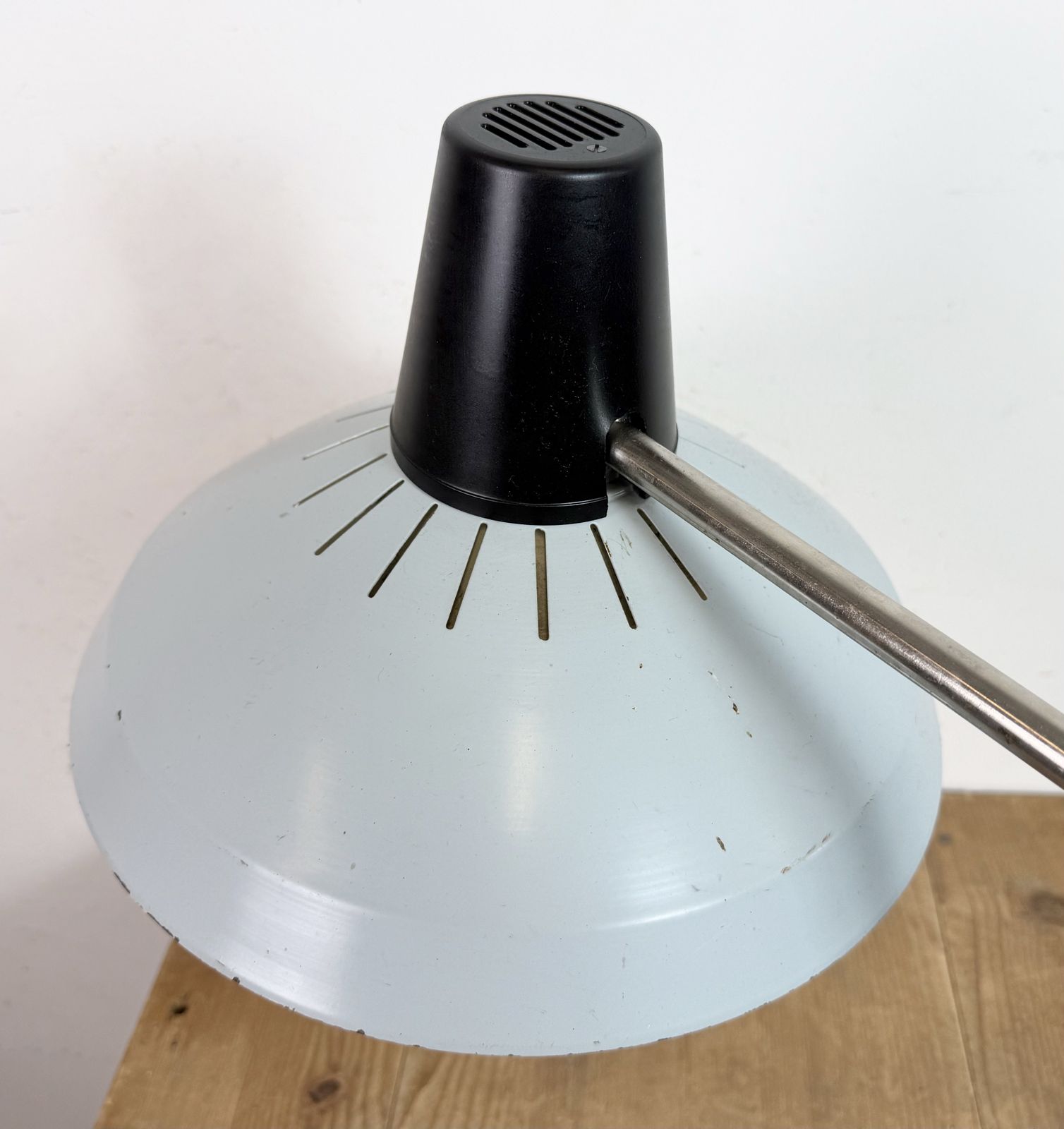 Grey Industrial Factory Office Desk Lamp From Elektrosvit, 1970s photo vinterior