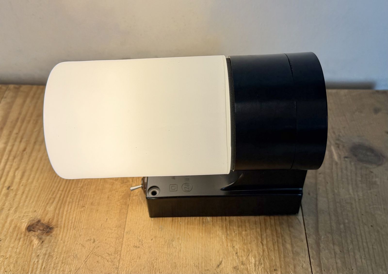 photo vintage Industrial Brown Bakelite Wall Light With Milk Glass, 1960s