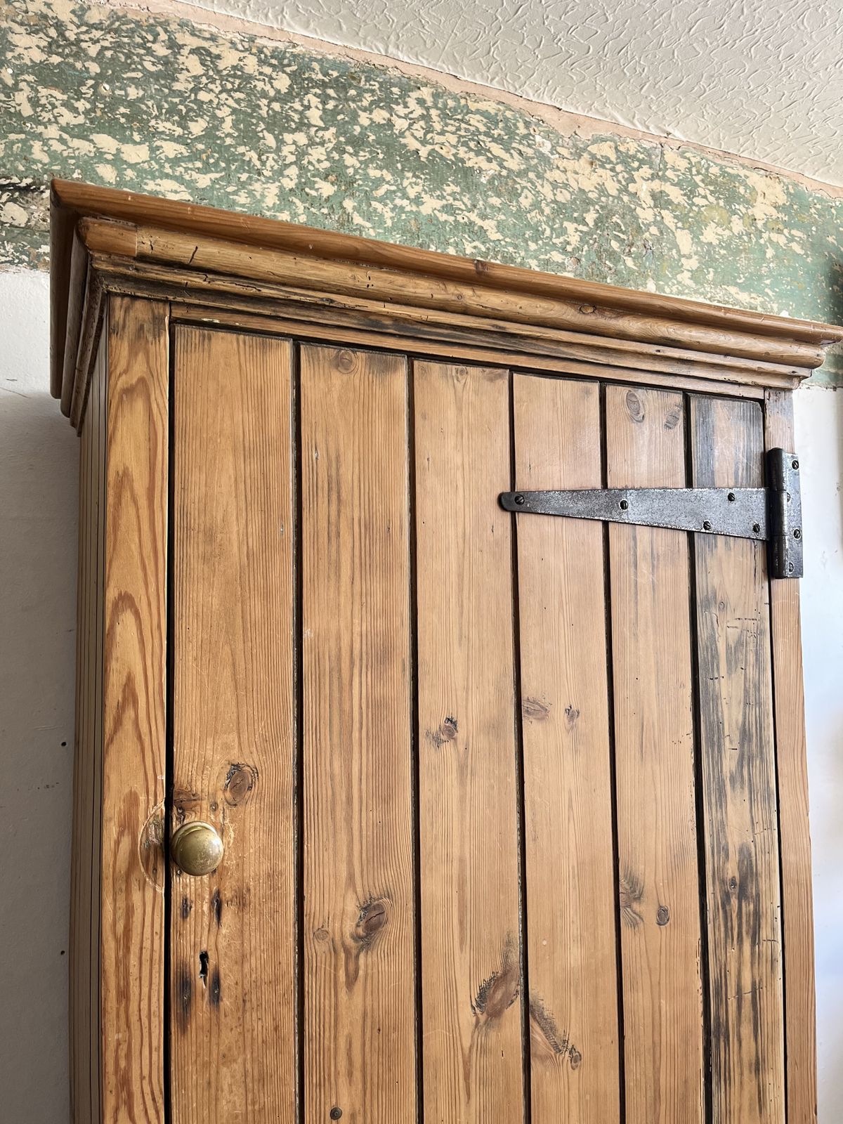 A Tall Narrow Victorian Pine Linen/Larder Cupboard photo vinterior