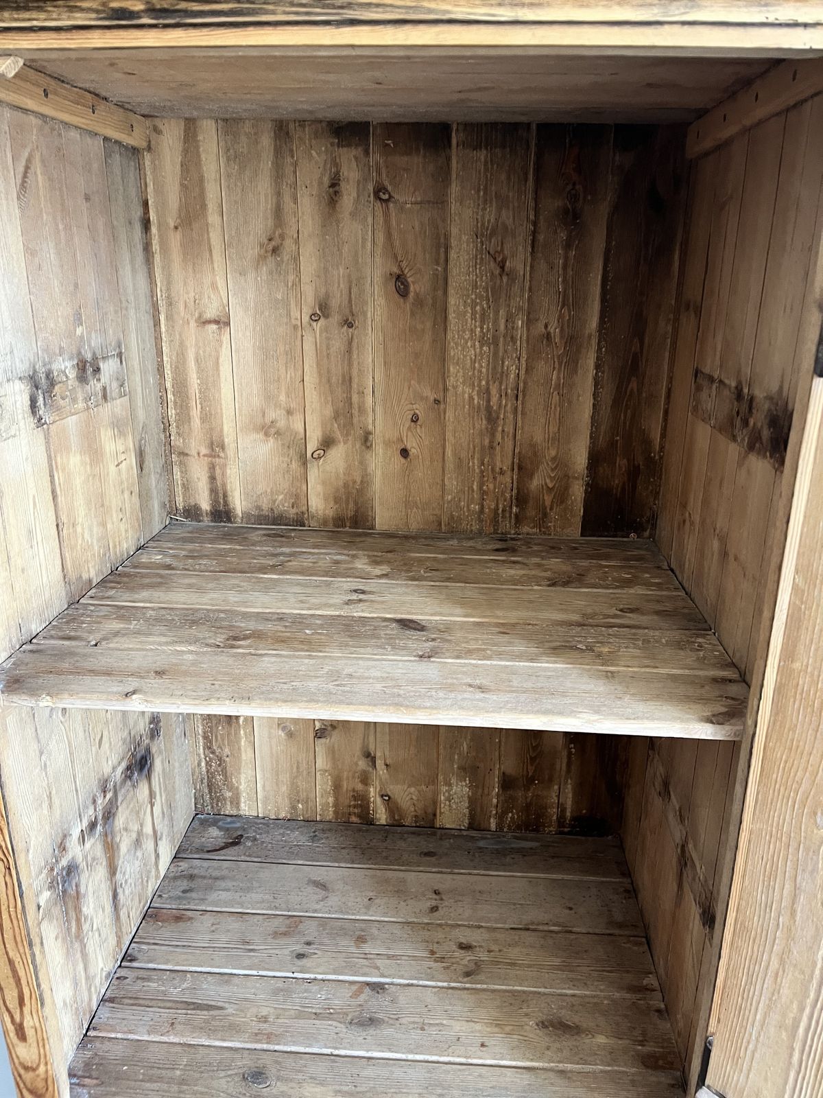 765.0 A Tall Narrow Victorian Pine Linen/Larder Cupboard photo
