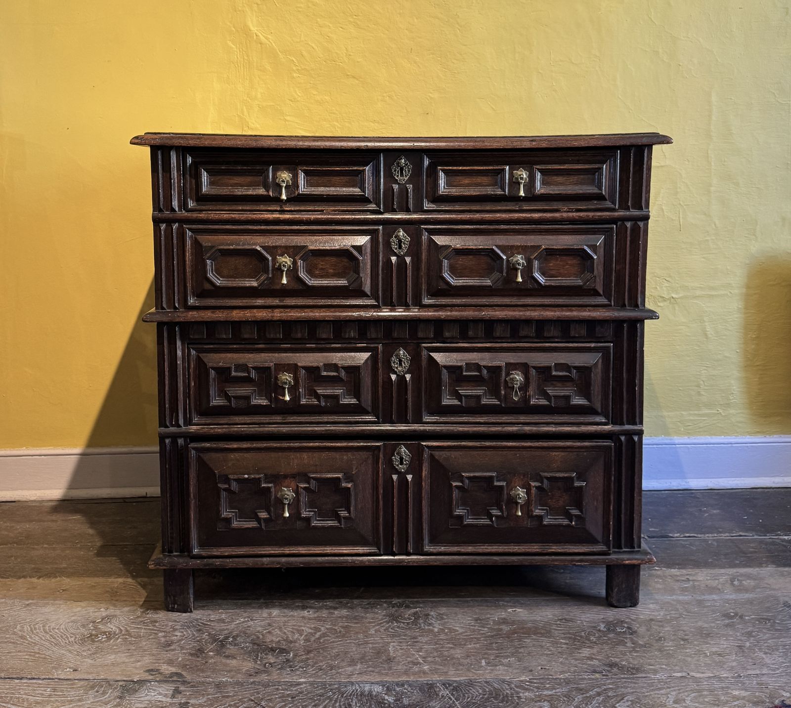 photo vinterior Charles II Oak Two Part Chest Of Drawers With Geometric Mouldings