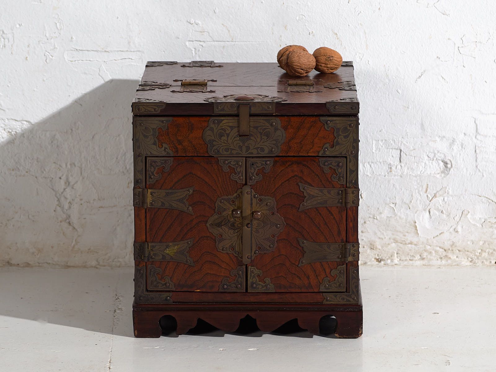 photo buy Antique Mirror Vanity In Zelkova Wood – Korea, Circa 1900