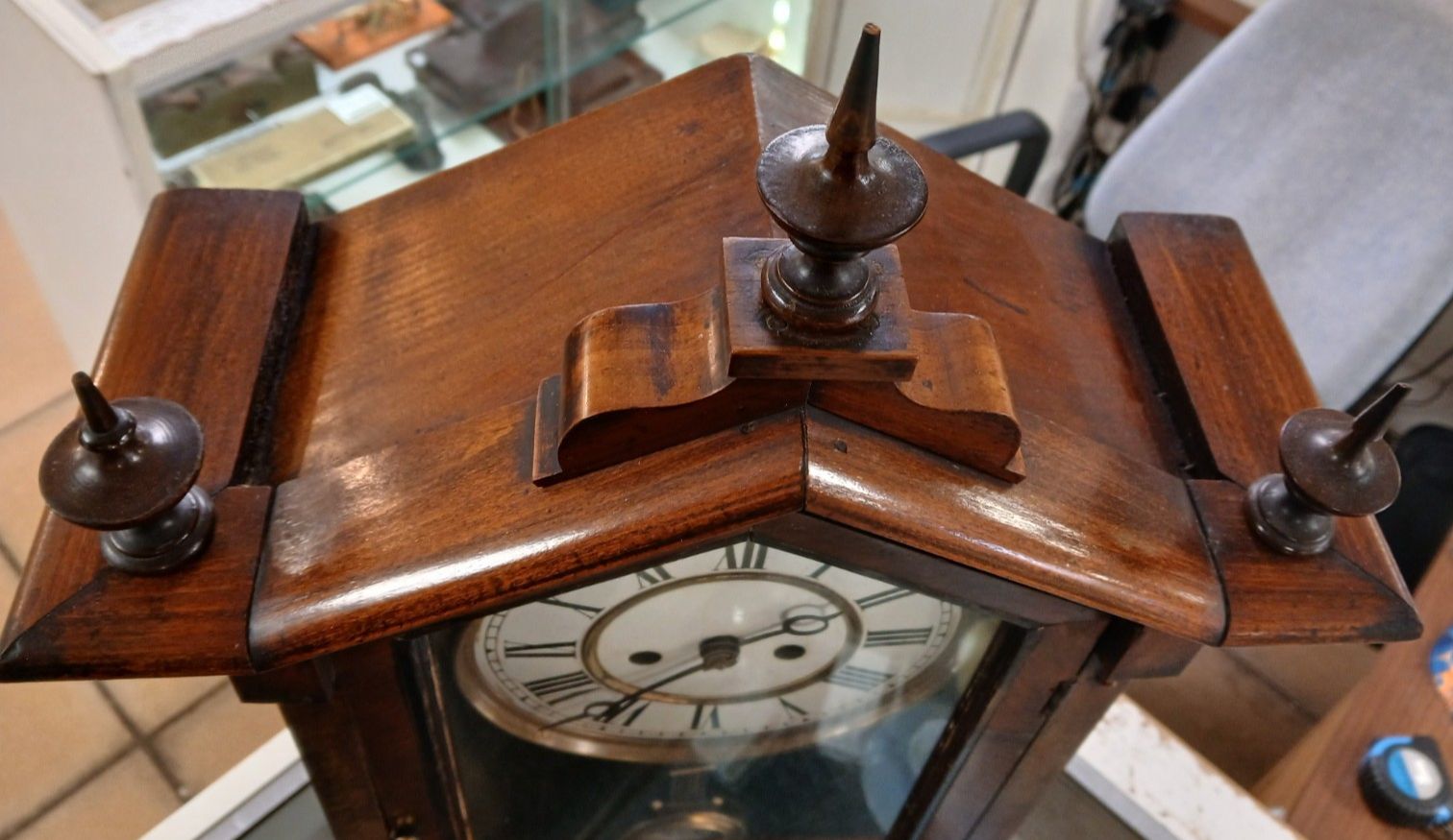 photo furniture Antique 19th Century American Mahogany Case Gothic Style 8 Day Mantle Clock
