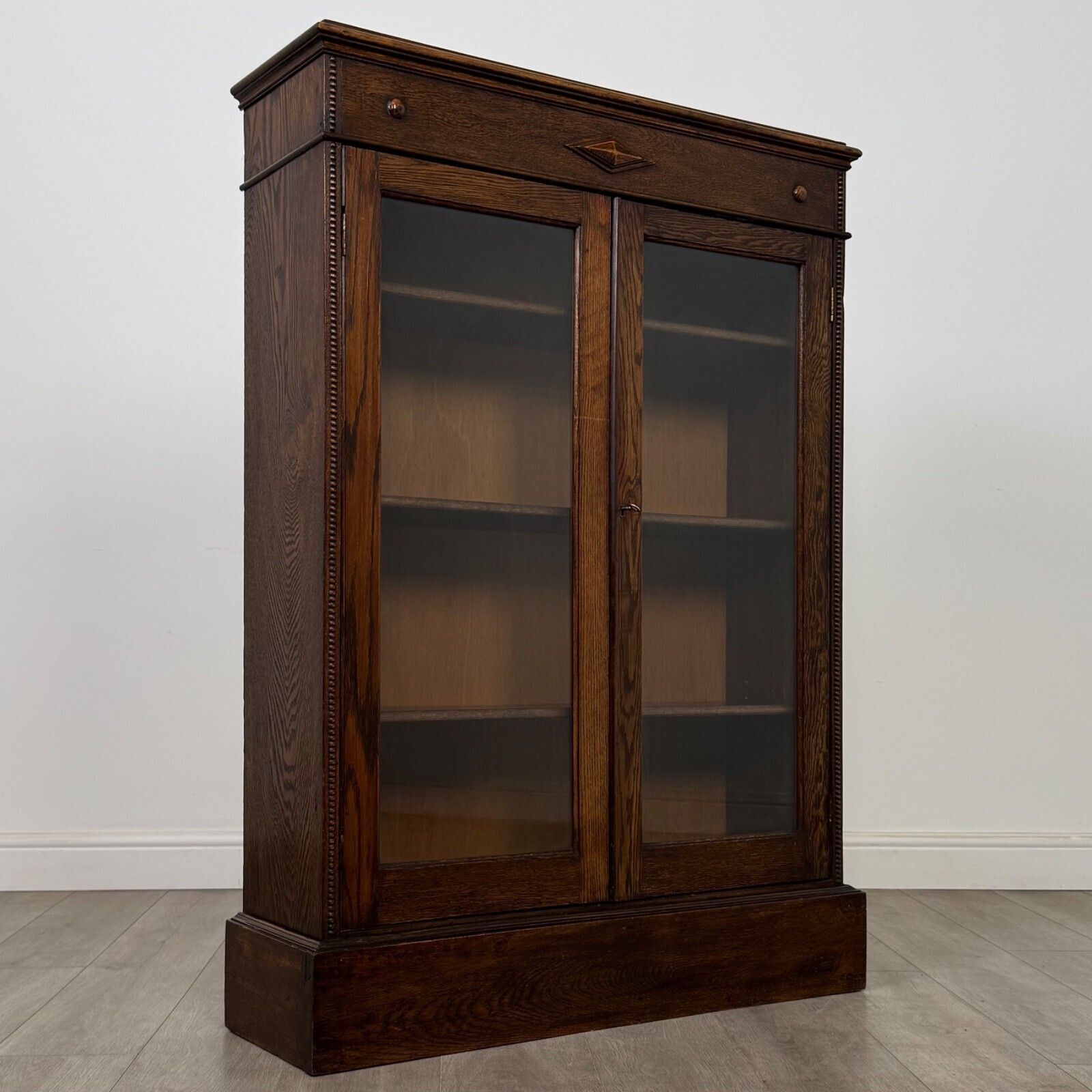photo furniture Antique 20th Century Jacobean Style Display Cabinet In Oak ( Af 5384 )