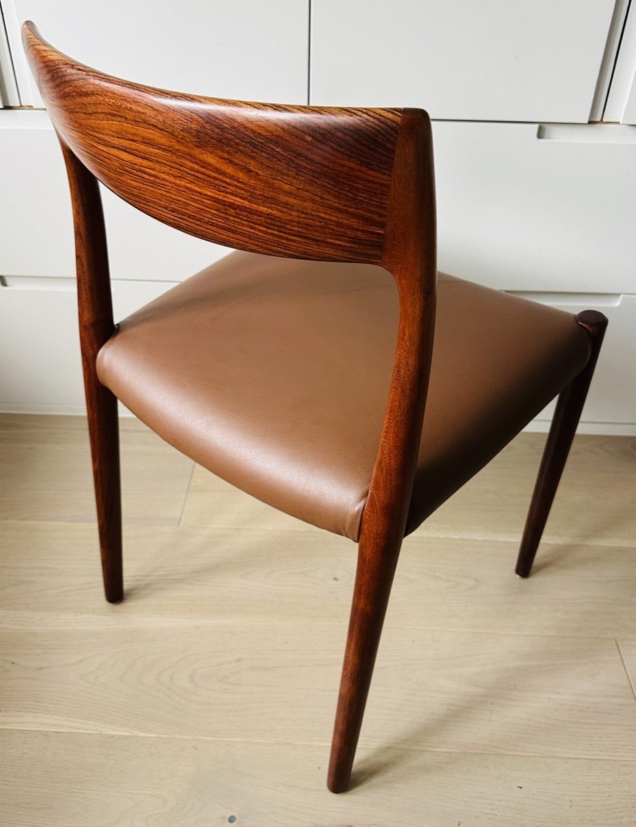 photo vinterior Pair Of Mid Century 1960s Danish Rosewood & Brown Leather Niels Møller For J.L. Møllers Møbelfabrik Model 77 Dining Chairs
