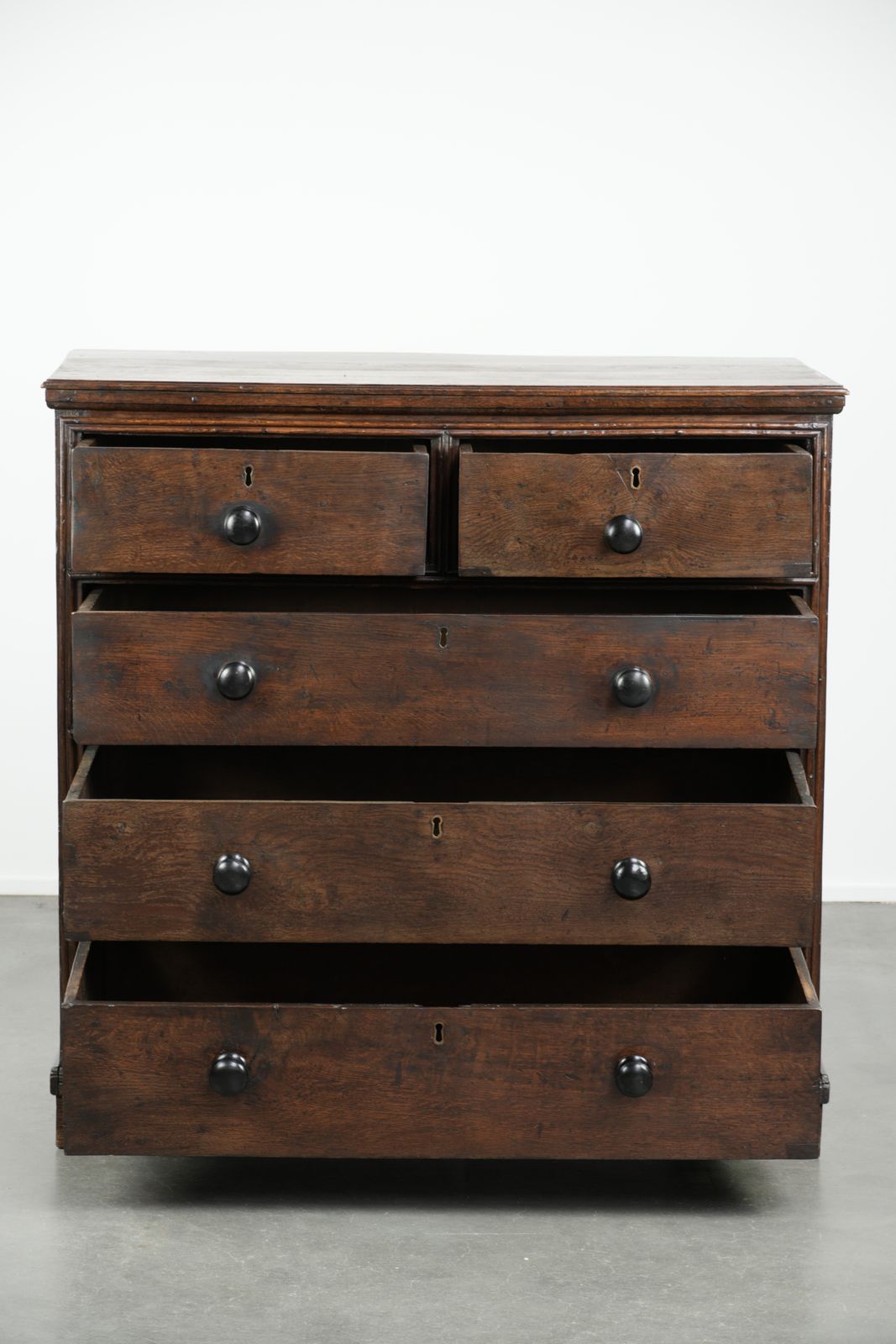 Large And Impressive English Antique Oak Chest Of Drawers/Commode From The Early 18th Century With 5 Drawers photo for sale