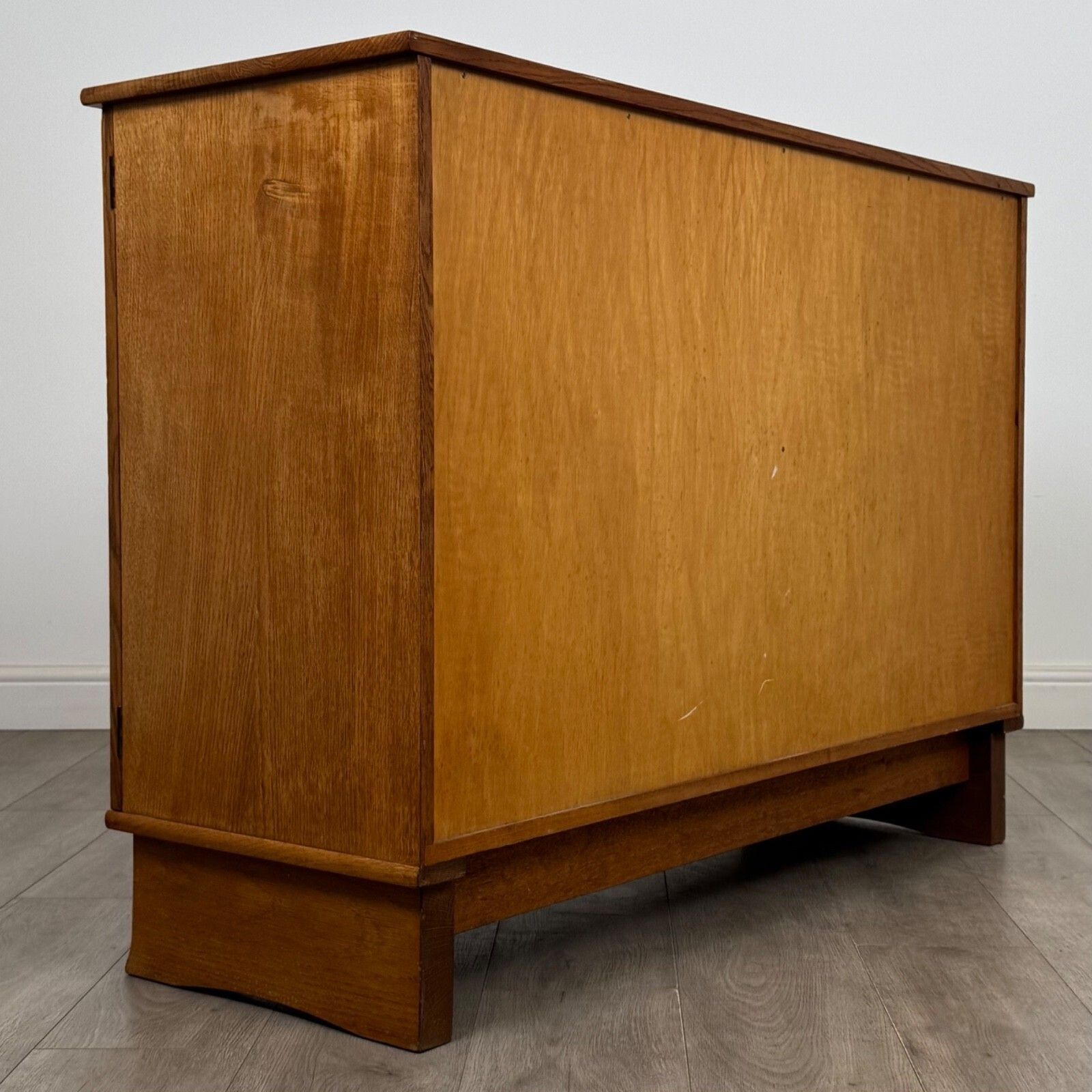 Antique 20th Century Oak Cupboard Made By Reynolds Of Ludlow ( Af 5399 ) photo 1650.0