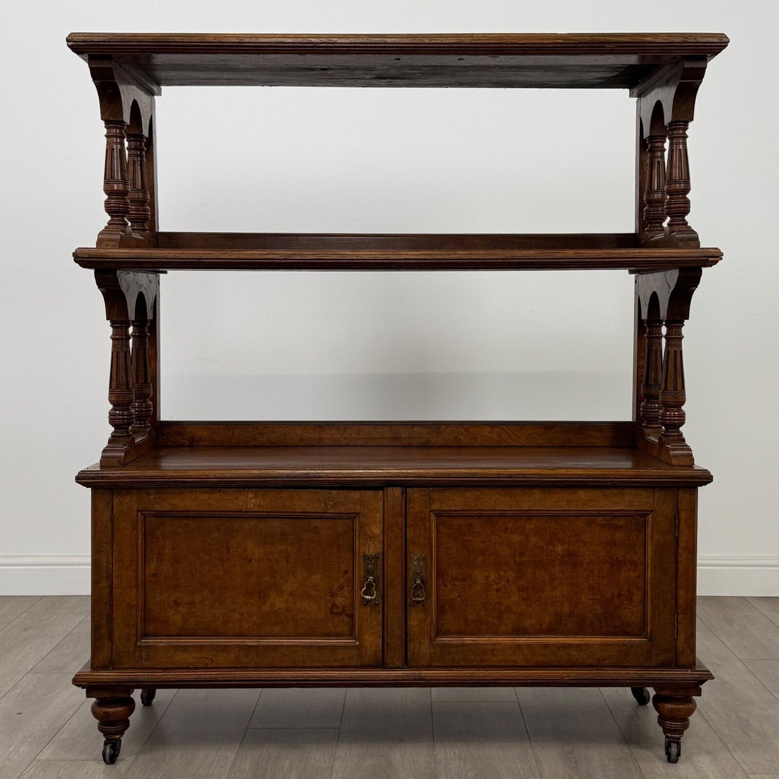 Antique 19th Century Victorian Cupboard In Burr Walnut ( Af 5393 )
