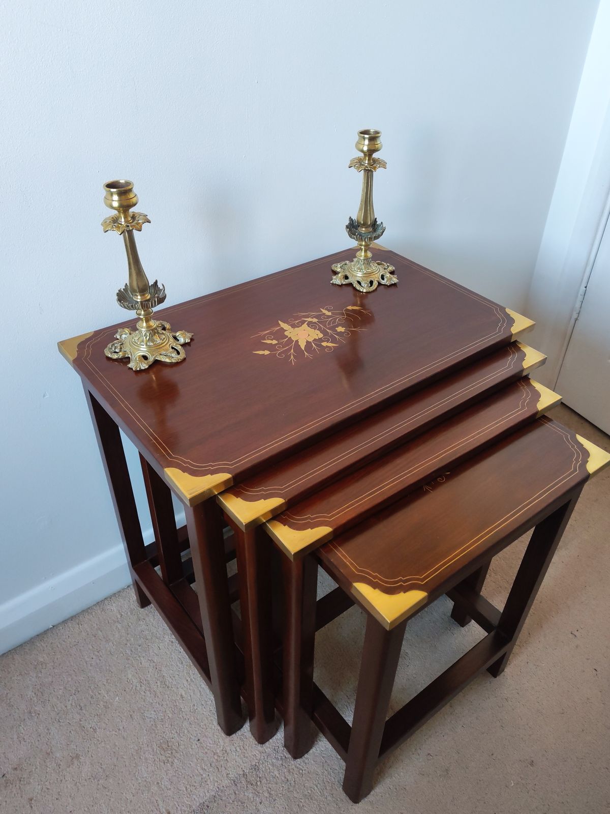 photo vintage Rare Set Of 4 Nesting Tables In Solid Rosewood With Brass Floral Marquetry & Campaign Details