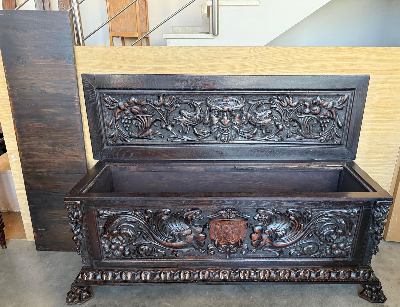 Banc de hall baroque espagnol à coffre, XIXe siècle photo for sale