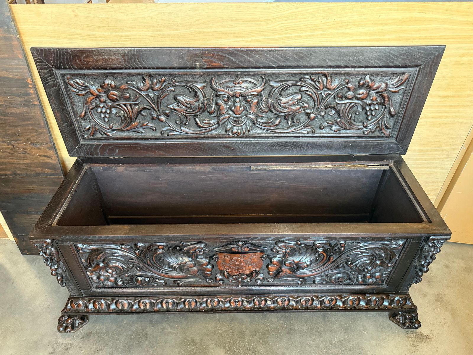 Banc de hall baroque espagnol à coffre, XIXe siècle photo vinterior