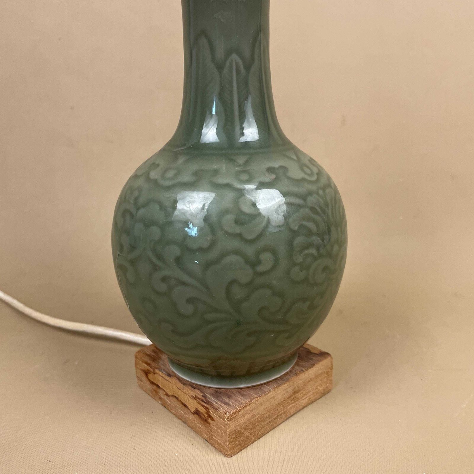 Oriental Ceramic Lamp Light Bedside Table Ornate Design Pattern Wood Base Japanese Vase Antique Brass Green Ginger Jar Japan Patterned photo Lighting