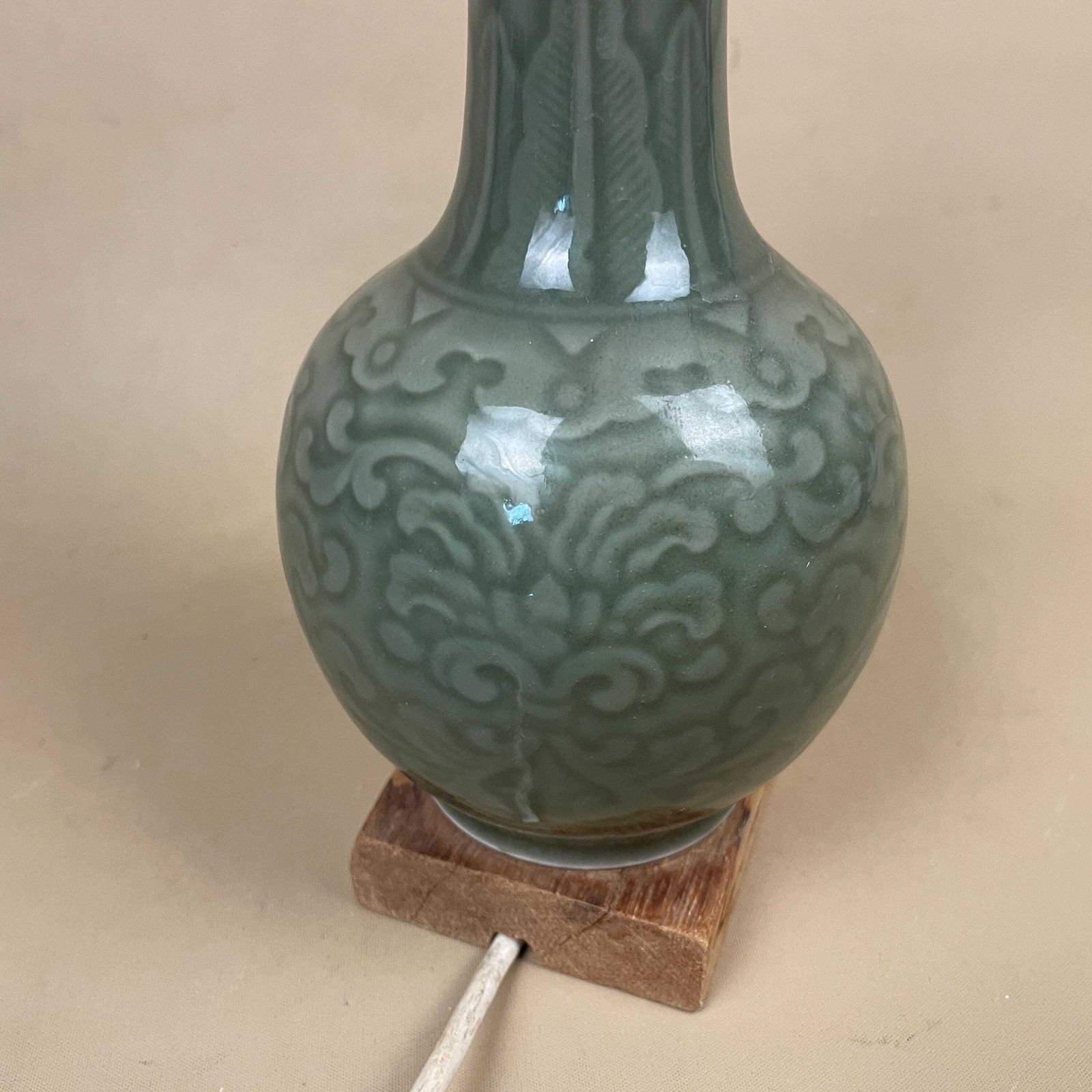 Oriental Ceramic Lamp Light Bedside Table Ornate Design Pattern Wood Base Japanese Vase Antique Brass Green Ginger Jar Japan Patterned photo vintage