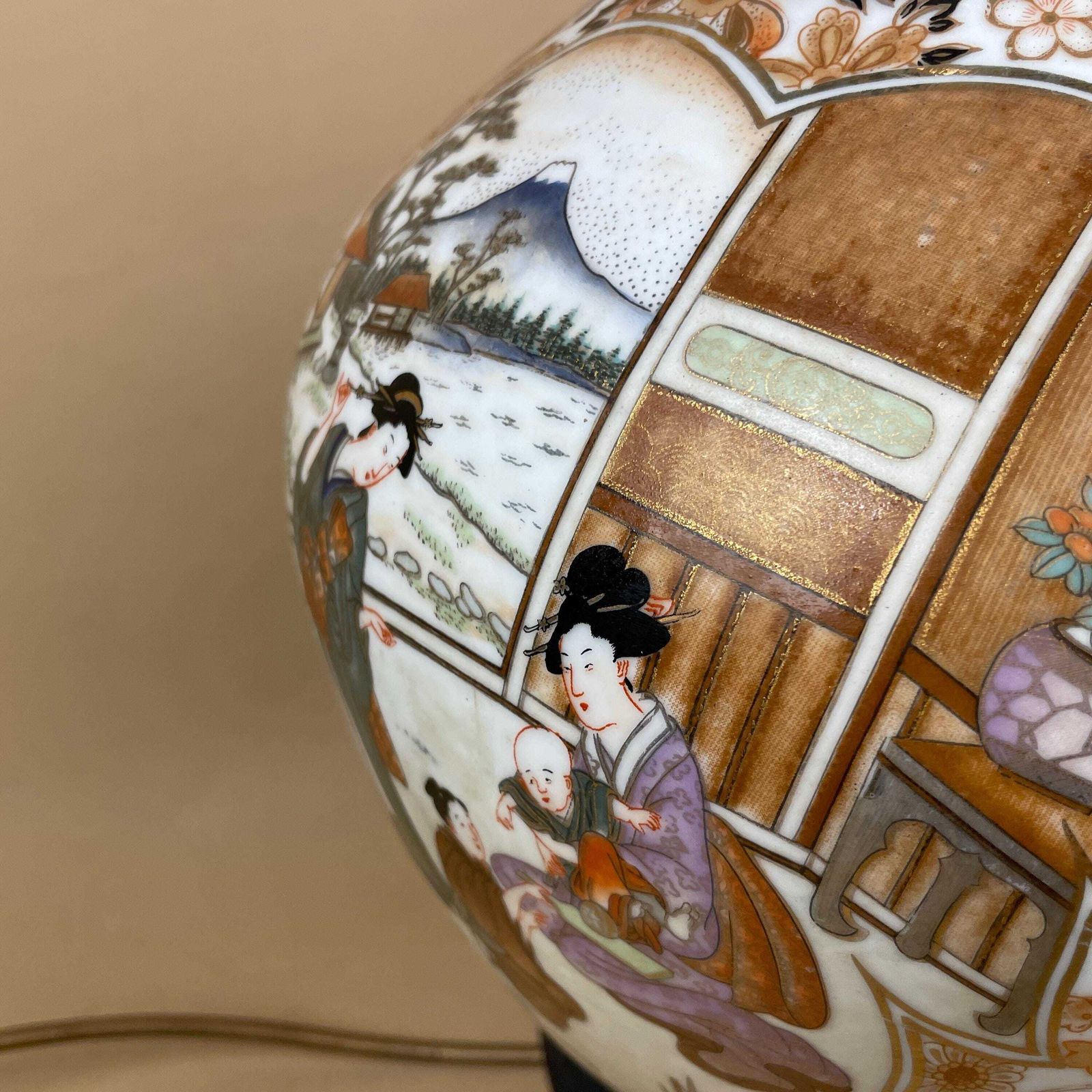 Oriental Ceramic Lamp Light Bedside Table Hand Painted Design Pattern Wood Base Japanese Vase Antique Brass Vintage Ginger Jar White Japan photo vintage