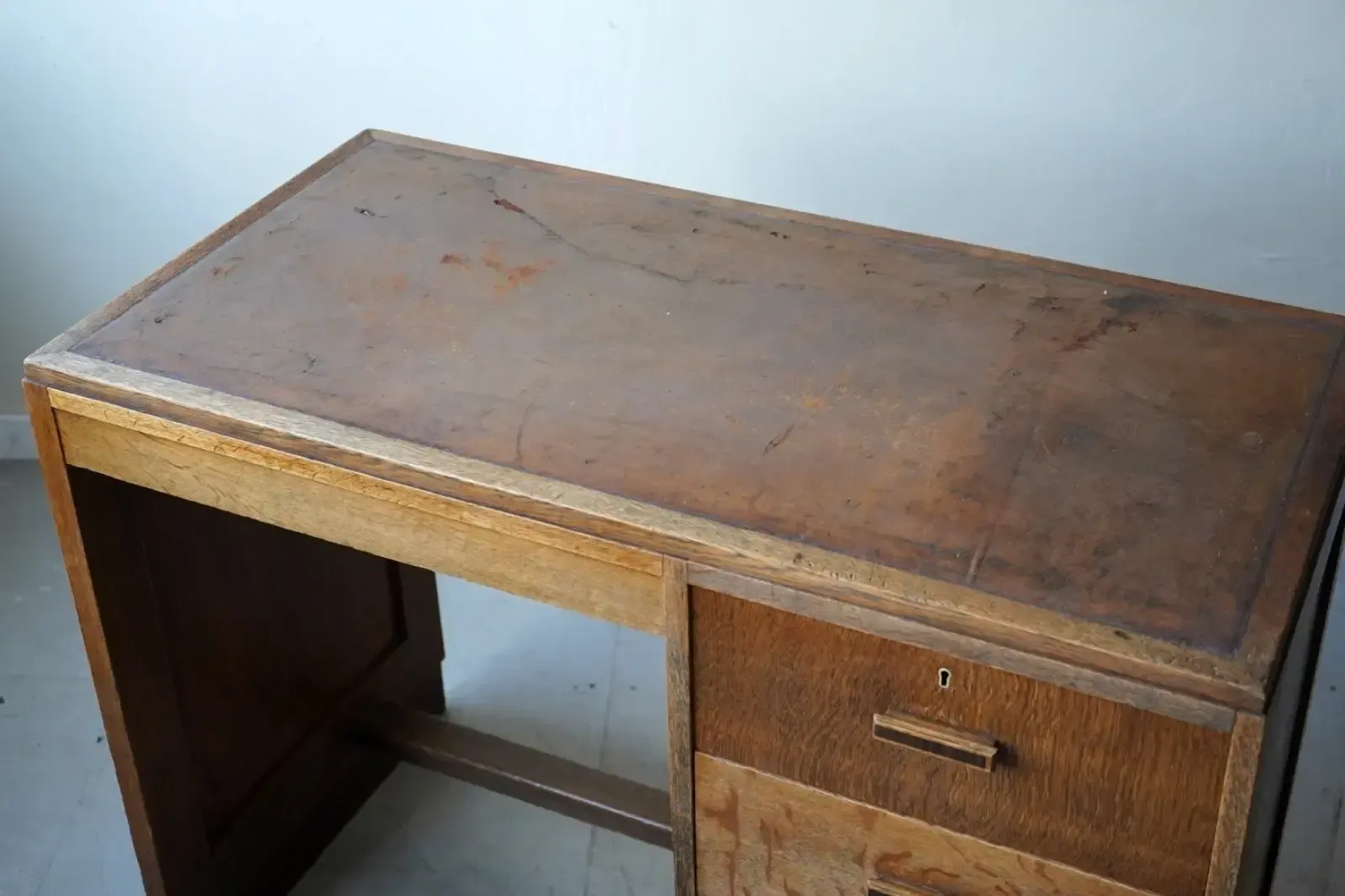 Art Deco Oak Desk With Tooled Leather Top, England C.1930 Heals photo vinterior