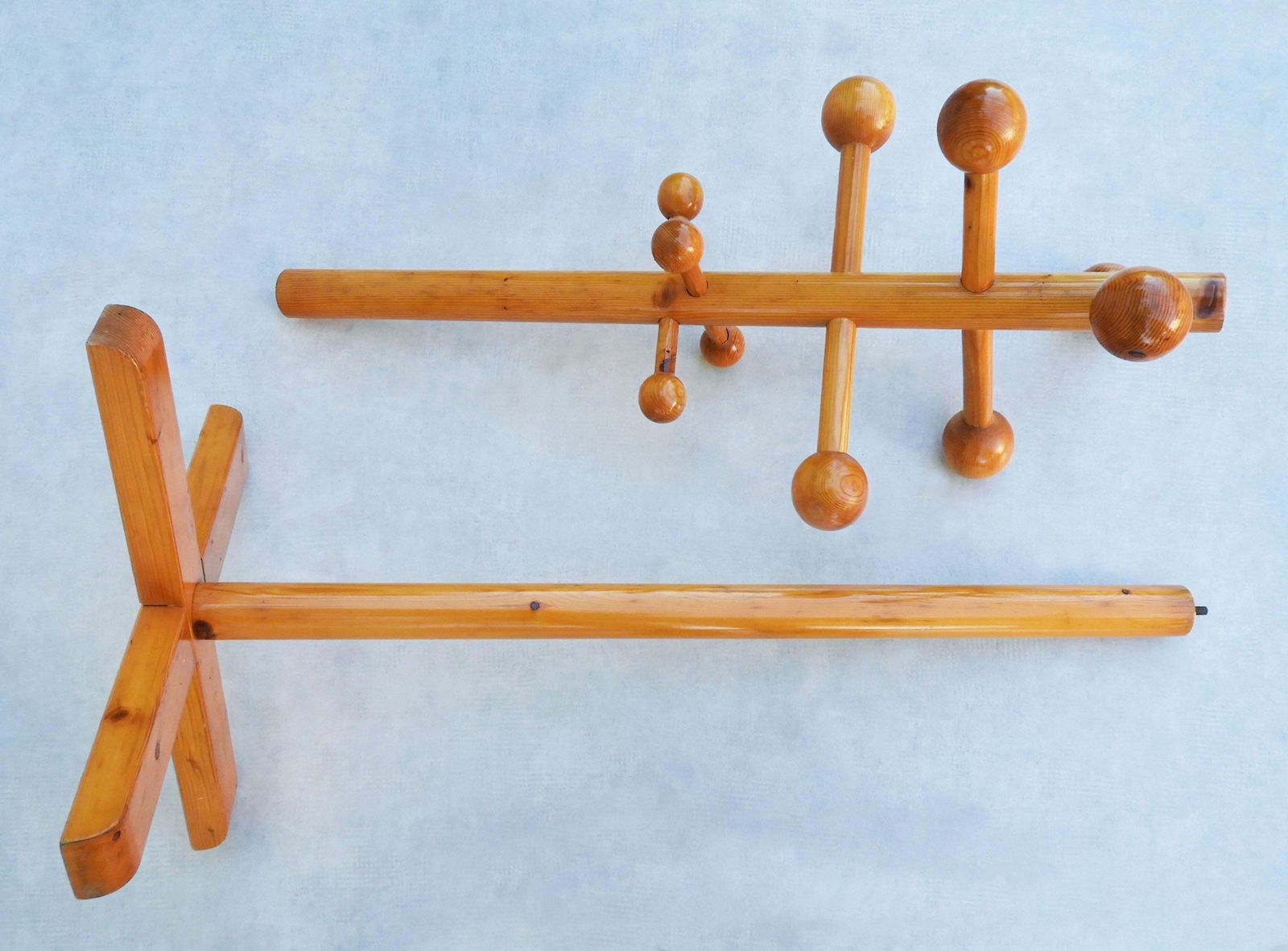 photo furniture Les Arcs Style Pinewood Coat Stand C1970s France